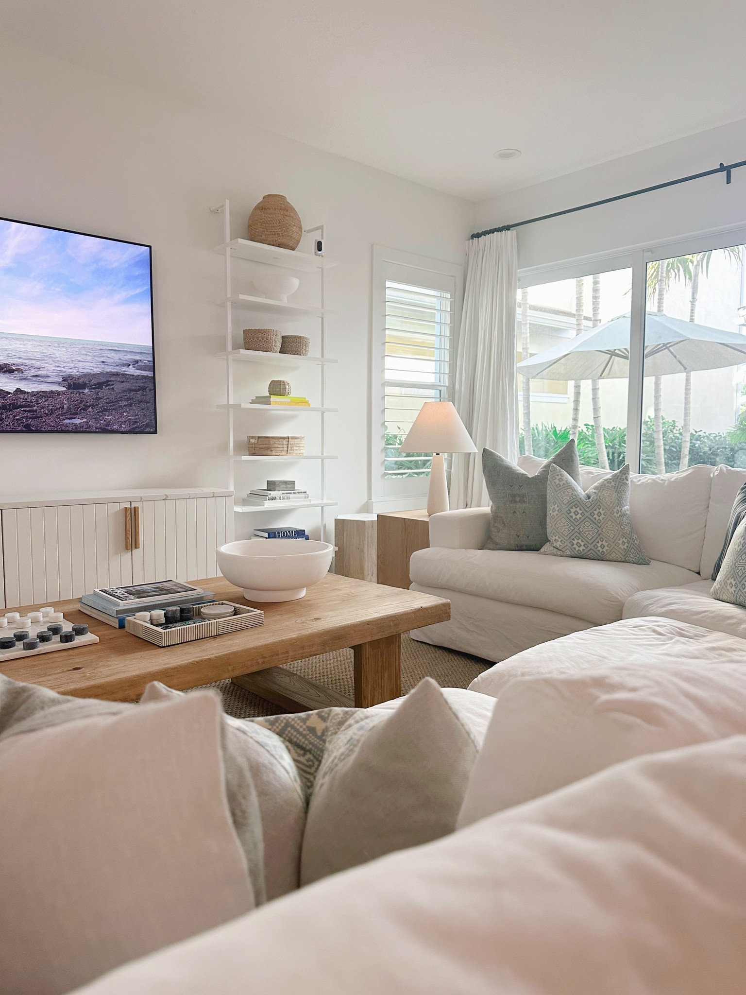 TGIF! 💫
.
.
.
#StudioEttHem #SEHinteriordesign #SEHclientproject #organicmoderncoastalscandi #interiordesign #interiorstyle #sodomino #ggathome #lonnymag #bhghome #hgtv #hgtvmagazine #veranda #smmakelifebeautiful #howihaven #elledecor #apartmenttherapy #coastalinteriors #everydayibt #bhgstylemaker #mybhghome #mysouthernliving #homewithrue #magicbulbs #mywestelm #mycb2

#LTKhome