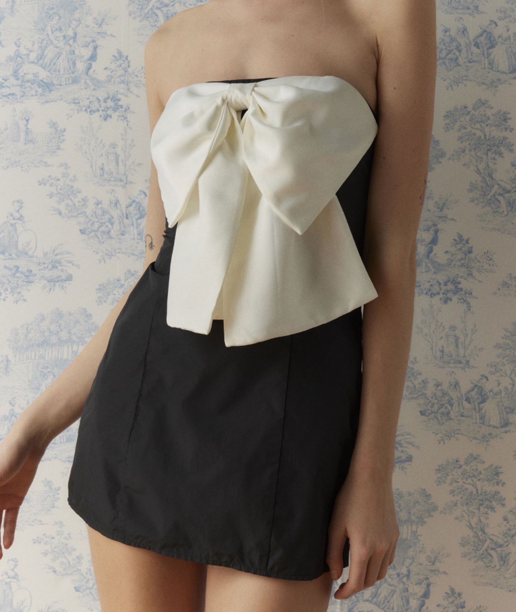 Mini dress, bow dress, Christmas dress, holiday dress, Christmas party outfit, holiday party outfit, mini black dress, bow detail, bow dress, big bow, bow statementt

#LTKHoliday #LTKfindsunder100 #LTKstyletip