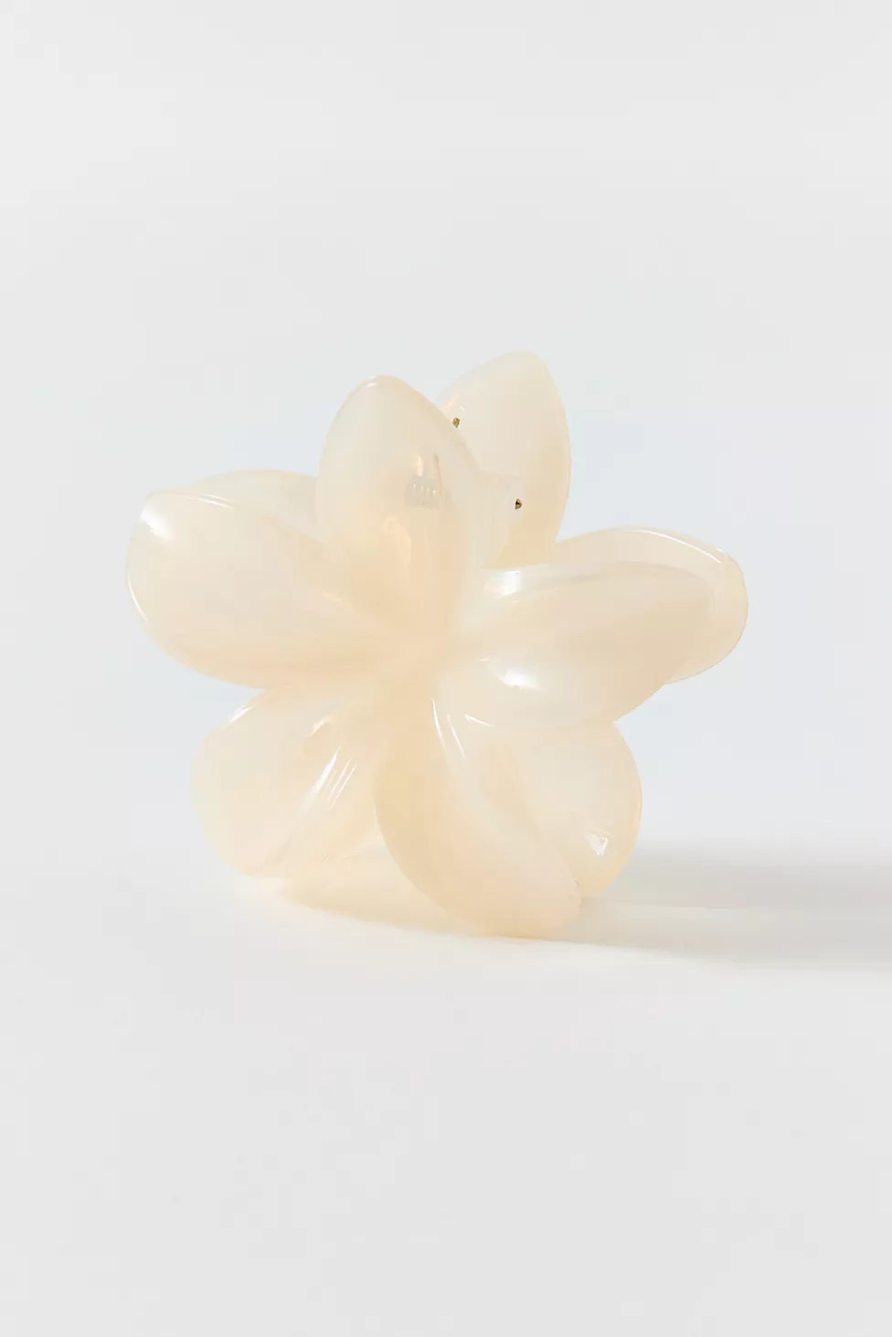 Aria Flower Claw Clip | Urban Outfitters (US and RoW)