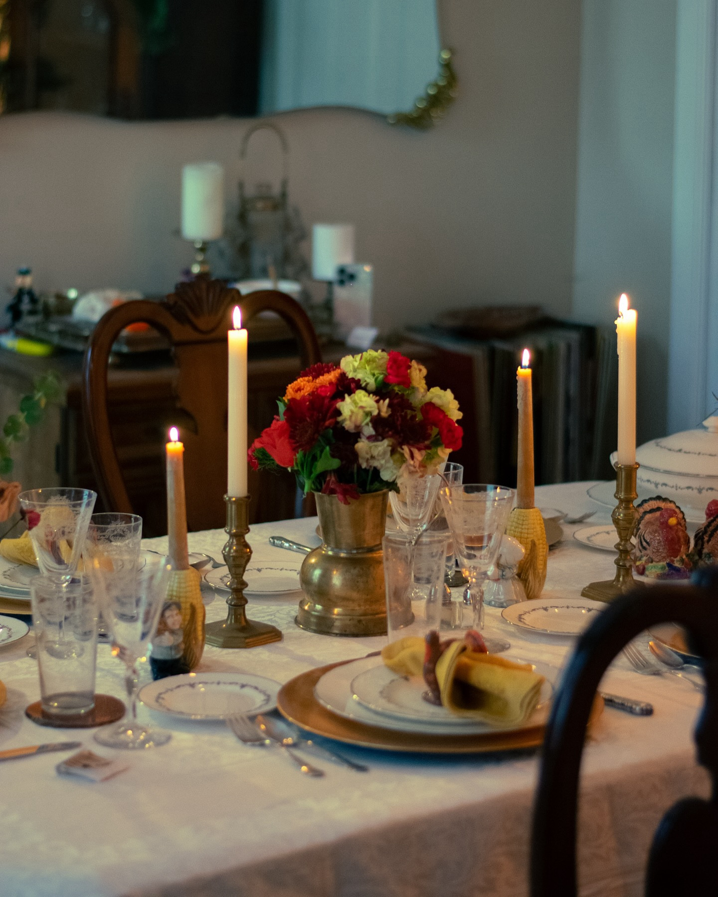 we had the honor of hosting thanksgiving for the first time this year in our home ✨

table adorned with bryce crystal glassware from the 1920s, antique silverware, royal worcester silver chantilly bone china from the 1960s, mom’s vintage turkey decor, vintage linen napkins, dried wedding flowers + a fresh bouquet from @lizdeeleyo in brass vessels ✨

“Royal Worcester is a porcelain brand based in Worcester, England. It was established in 1751 and is believed to be the oldest remaining English porcelain brand still in existence today. ‘Bone china’ is a type of ceramic material used to make tableware and teaware that is known for being lightweight, durable, and translucent. Bone china is made from a combination of bone ash, china clay, china stone, and sometimes porcelain clay. The bone ash is usually made from cow bones and is considered a higher quality material than porcelain.” 
special thanks to @bjspates for gifting us the complete chantilly set - it’s a privledge to share stories through treasures passed down from family + friends ✨

#thanksgiving #thanksgivingtablescape #tablescape #vintage #vintagestyle #stylist #photographer #tabledecor