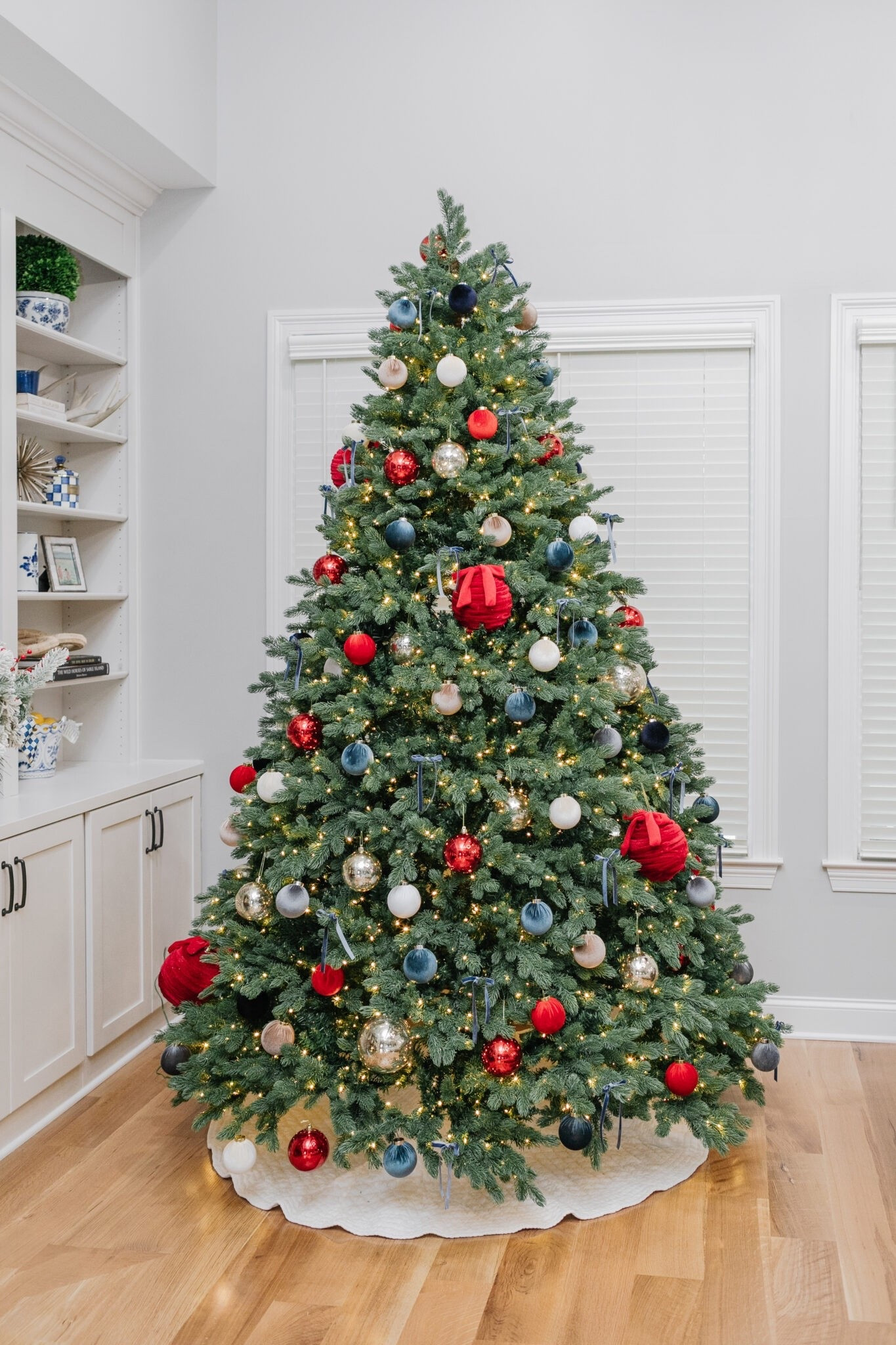 Loving these Perry velvet ornaments and ribbons on this tree. This 9ft. Tree is everything! 

#LTKHoliday #LTKCyberWeek #LTKHome