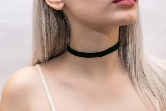 Thin black velvet choker, Black velvet chokers, Velvet chokers Black choker Thin chokers Choker v... | Etsy (US)