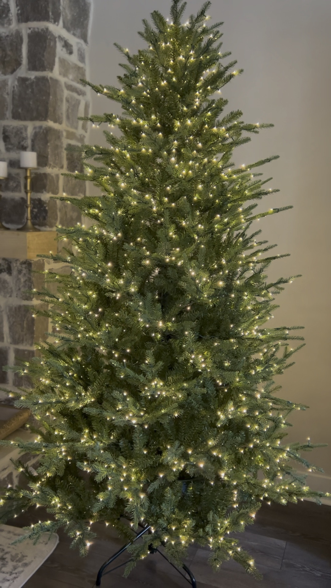 The viral twinkling Christmas tree!