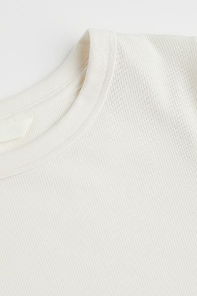 Geripptes Shirt aus Modalmix | H&M (DE, AT, CH, NL, FI)