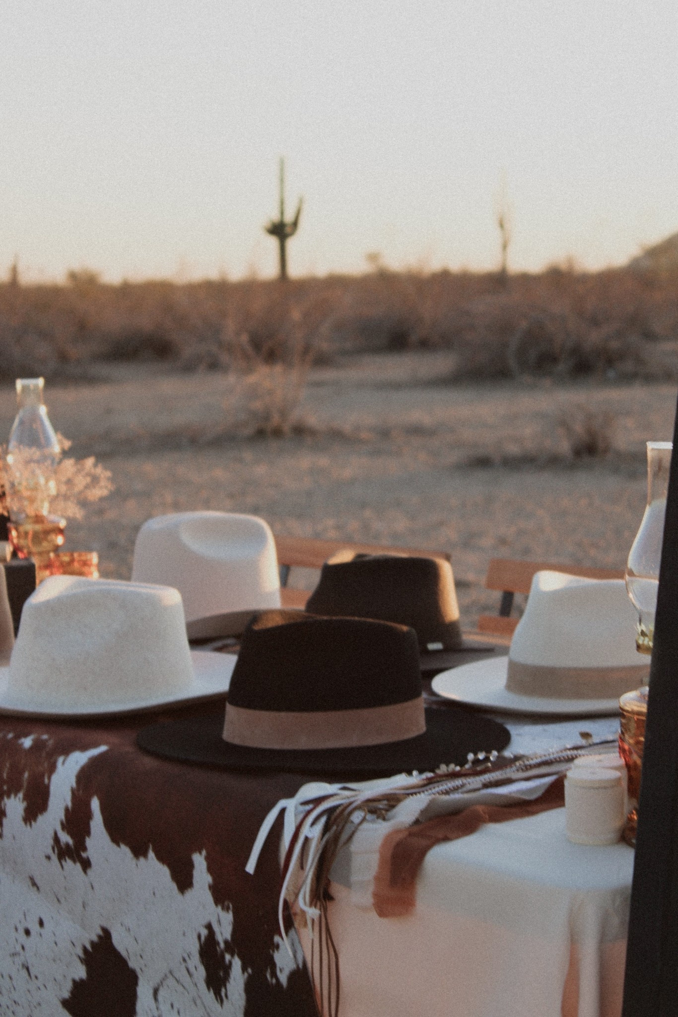 Bachelorette party cowgirl hat branding station in the Arizona desert with my favorite rancher & cowboy hat company Gigi Pip.🖤