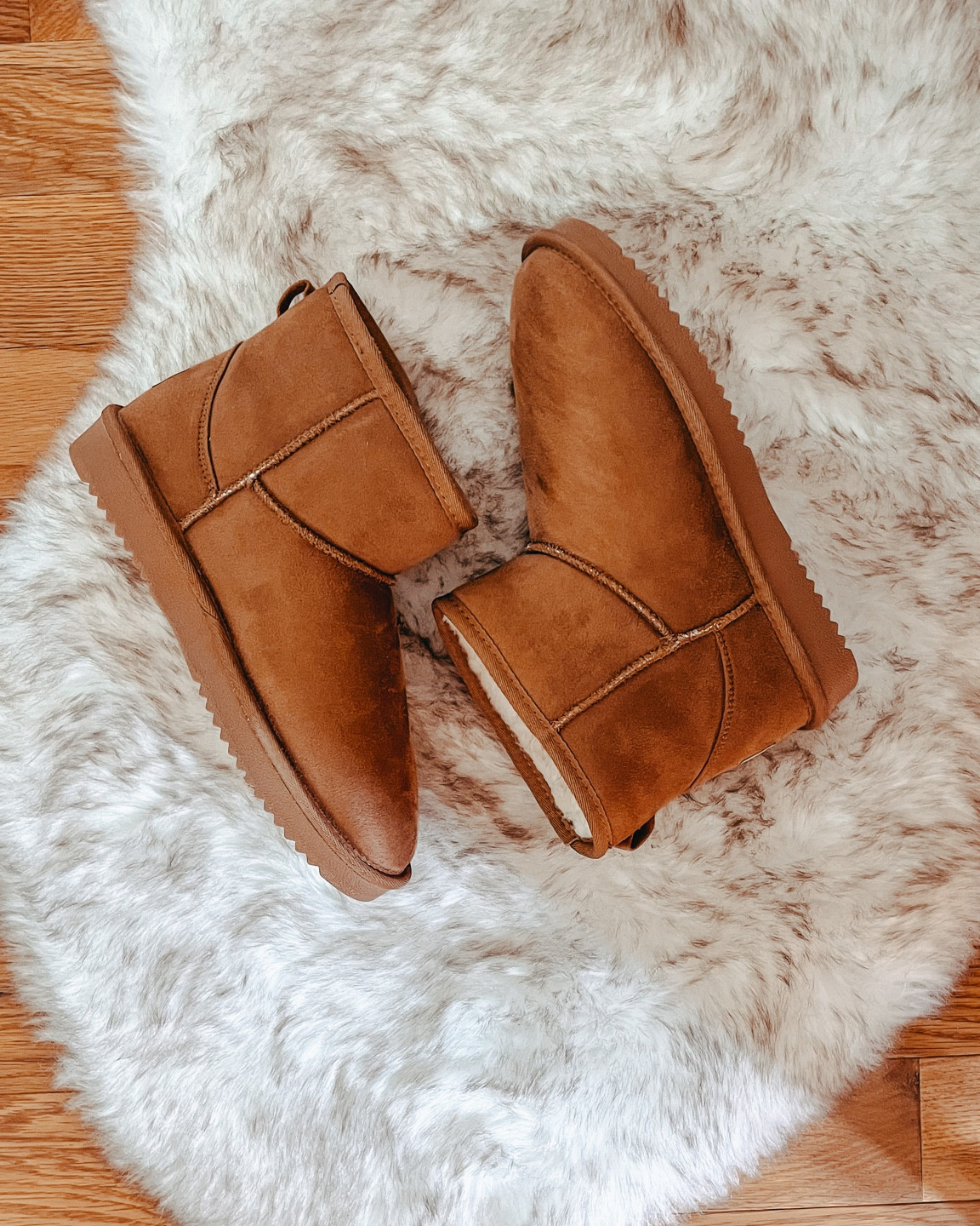 Channeling fall on an 85 degree September day 😅🍁🍂

Amazon ugg dupes under $50! Runs large. Im typically an 8.5 and have these in an 8. 

Fall fashion, boots, shoes, cozy

#LTKshoecrush #LTKFind #LTKunder50