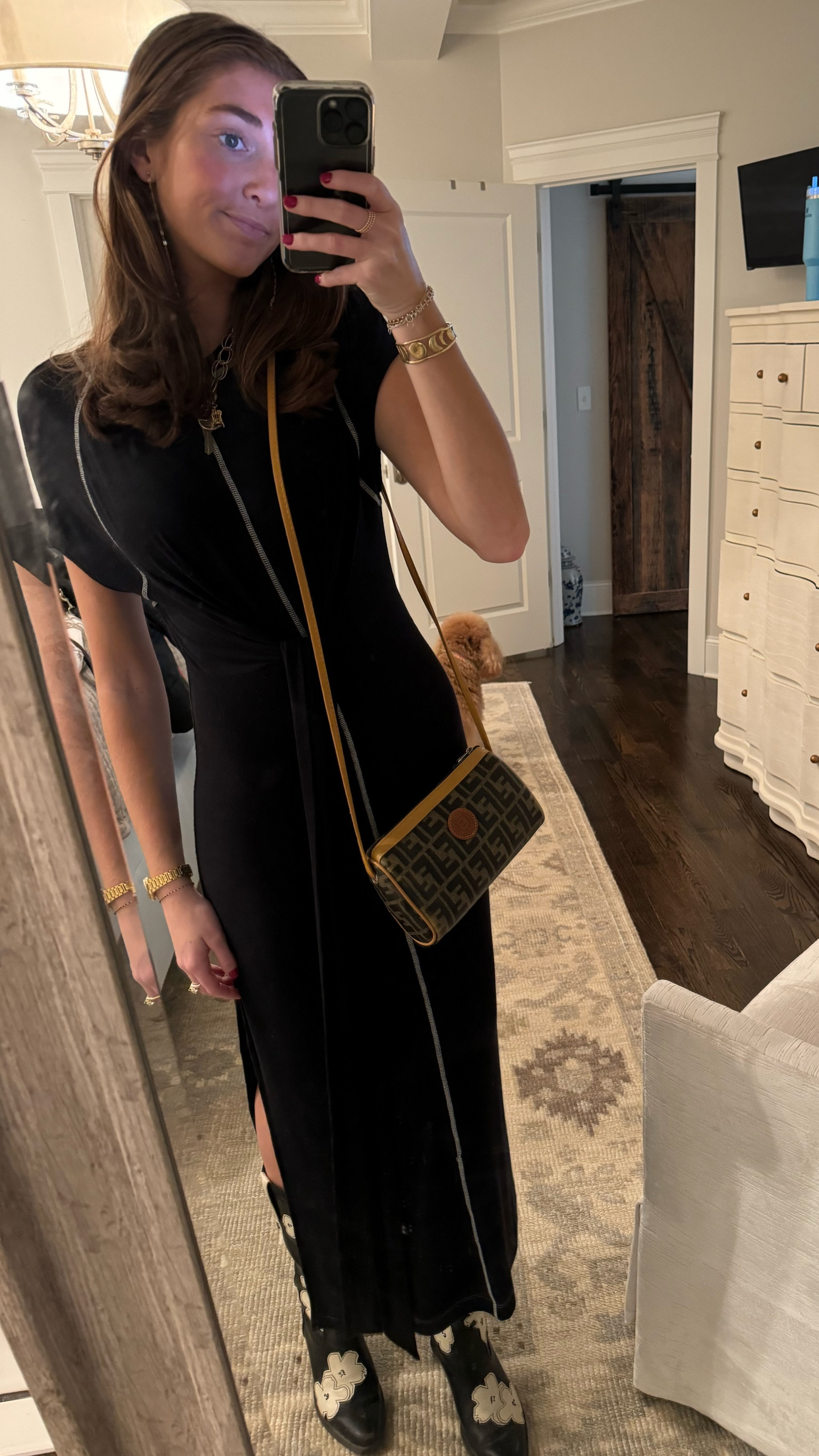 Dinna fit! Such a comfy dress!! And the red is soo cute
