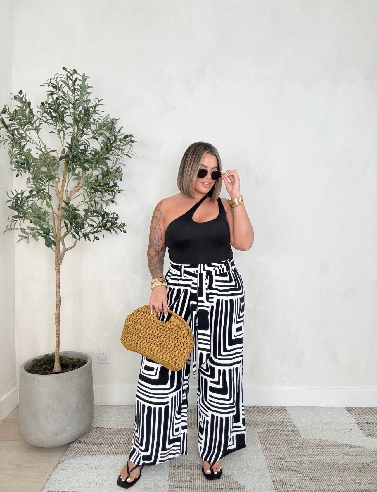 Chic outfit idea for vacation or just spring and summer in general. 
I didn’t like the tank that came with the set so I did this bodysuit instead. 
Pants are not long enough for a heel I’m 5’5 . 
Set XL 
Bodysuit M