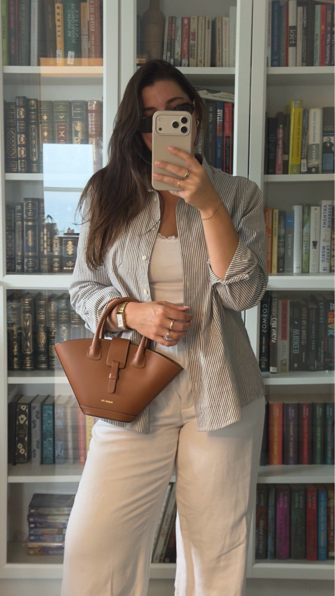 Look du Jour 🤍

Outfit details:
Top: @SEZANE 
Tank: Gap
Pants: @Aritzia 
Purse: @PARIS/64 
Jewelry: @Mejuri & Gorjana

With Amour, M.

#LTKdayinmylife #LTKgrwm #LTKootd