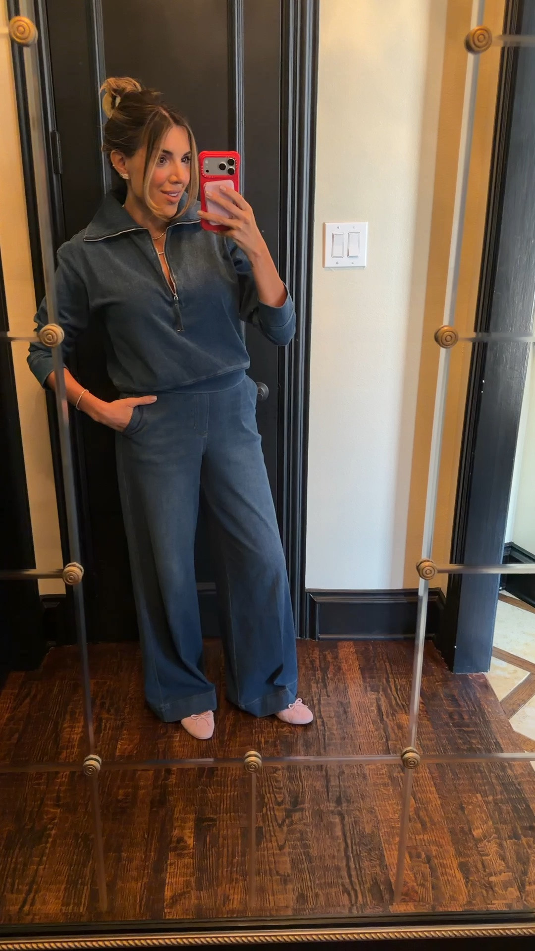 was so excited for this to come in and it DID NOT DISAPPOINT!! It looks like denim but feels like loungewear!!! Similar to the viral sweatpant jeans EXCEPT BETTER! has functional pockets and i promise YOU NEED THIS SET!

1/2 zip: small
pants: small tall

use code MORGANHXSPANX for 15% off + free shipping on first order!


@Spanx  #spanxpartner

#LTKootd