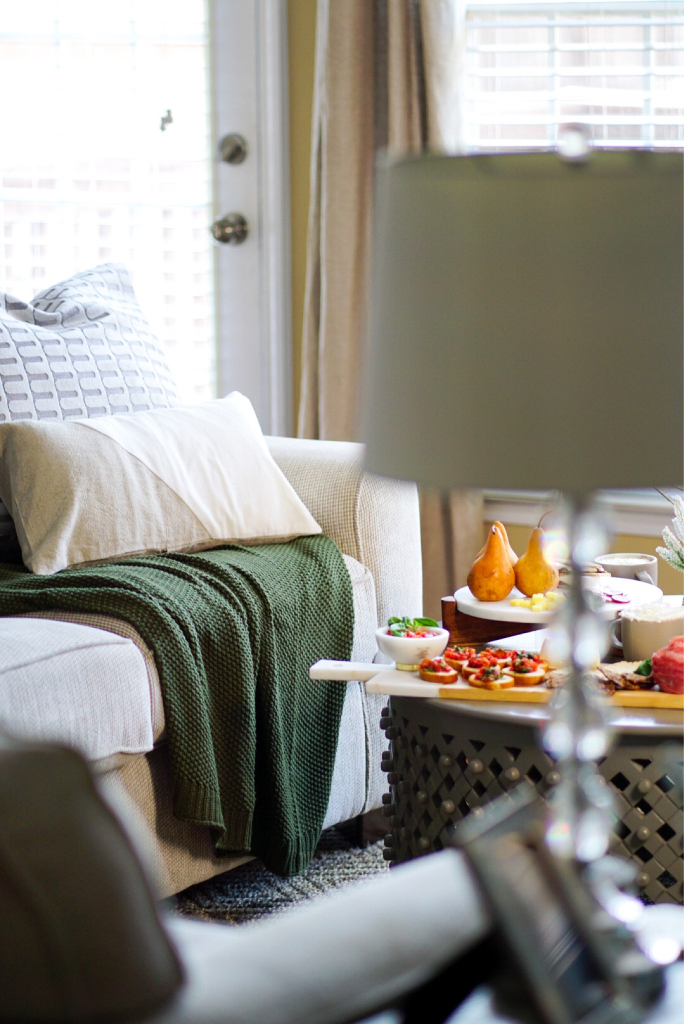 Shop my living room! 

#LTKsalealert #LTKhome #LTKFind