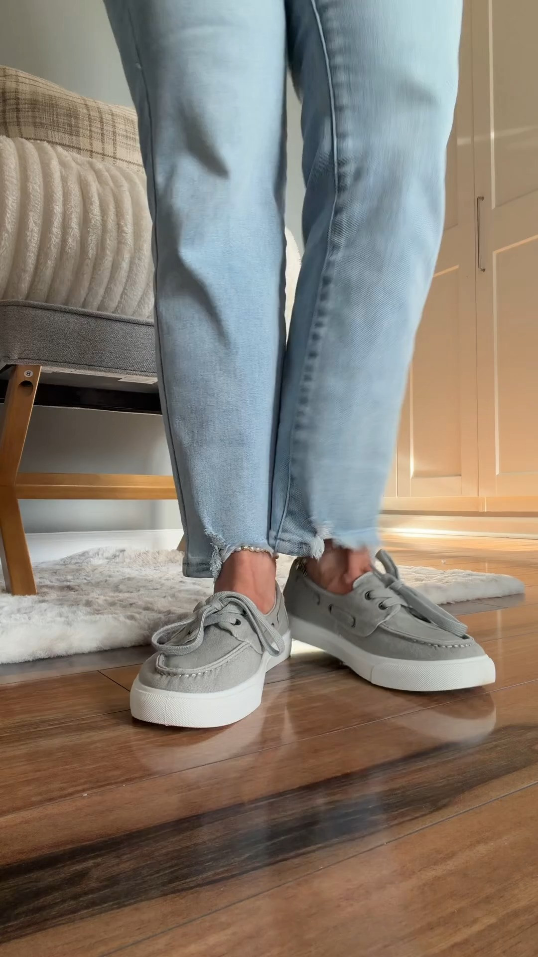If you love a clean, simple look… these are it 🤍Perfect for everyday wear.

#LTKShoes #LTKStyle #LTKTrend #ChicCasual #NeutralStyle #DailyOutfits #earnscommissions 

 #LTKootd #LTKOver40 #LTKTravel