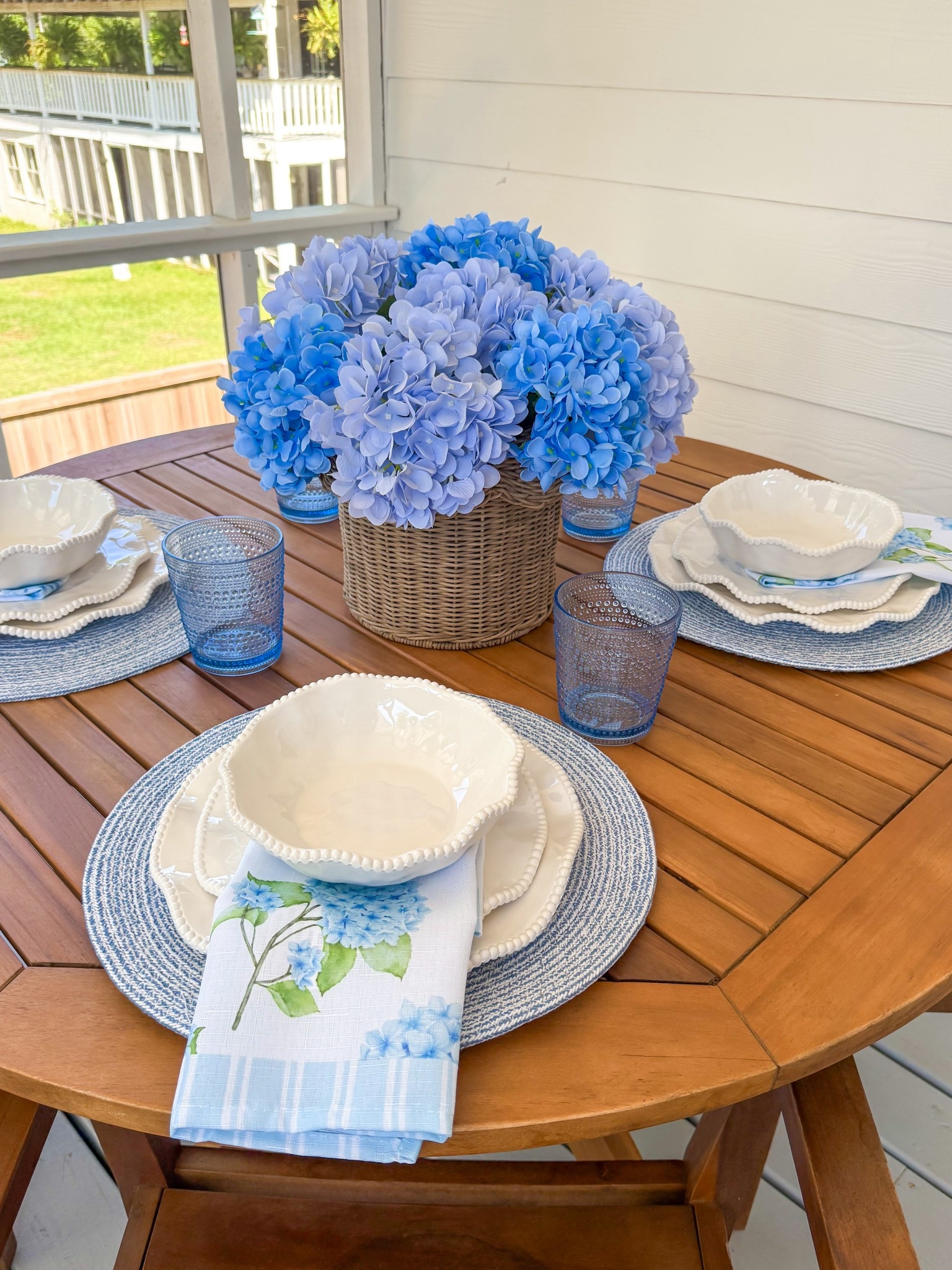  Sharing the most stunning southern coastal tablescape for outdoor hosting! 
Using durable, outdoor items is key to stress-free entertaining, but of course they need to be beautiful as well! I’m obsessed with how this table came together, but tell me, what’s your go to hosting style?





@Wayfair #wishyouwerehere #wayfair #outdoor #wayfairpartner 

Outdoor table
Outdoor entertaining 
Melamine plates 
Outdoor decor 
Patio decor 


#LTKSaleAlert #LTKHome #LTKSeasonal