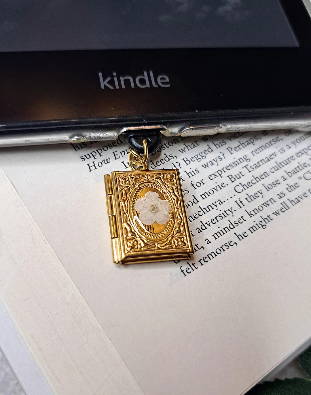 Book Locket Flower Charm, Dust Plug Charm, Phone Charm USB C, Heart, Bookish - Etsy | Etsy (US)
