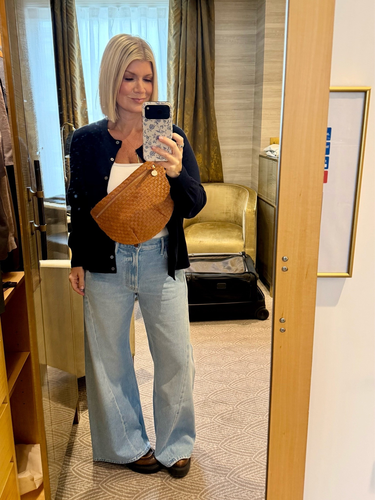 This is the perfect outfit for visiting Bernie in the studio on a London evening. The sweater is lightweight with just enough structure. These jeans are flattering on literally everyone. 

I’ve also pulled an Amazon dupe option for the purse!

#LTKdayinmylife #LTKootd
