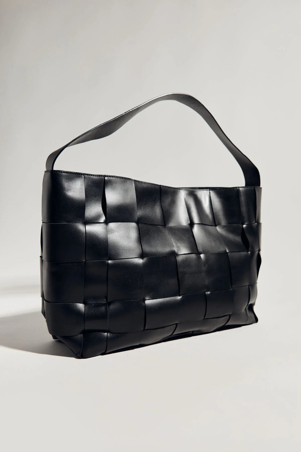 Woven Large Tote - Black | St. Agni (US, UK, EU)