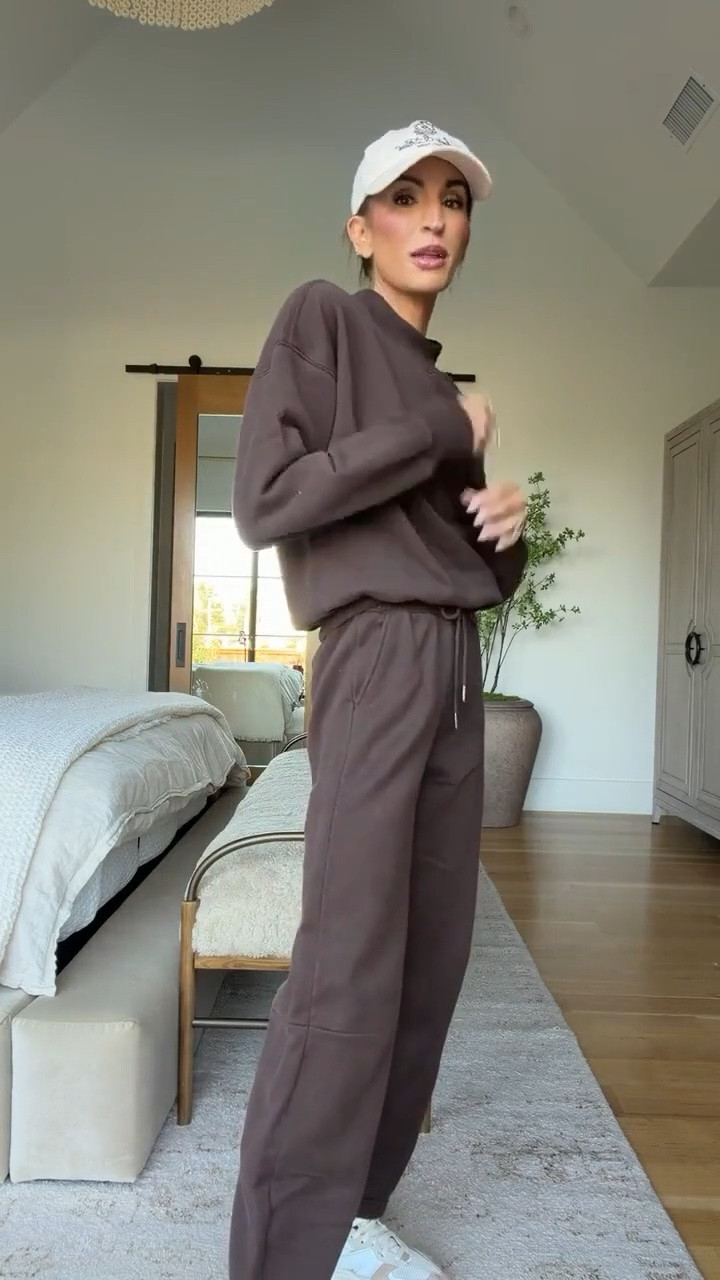 Some of my all time fave sweats 🙌🏼 run tts and are SO comfortable! 🤎