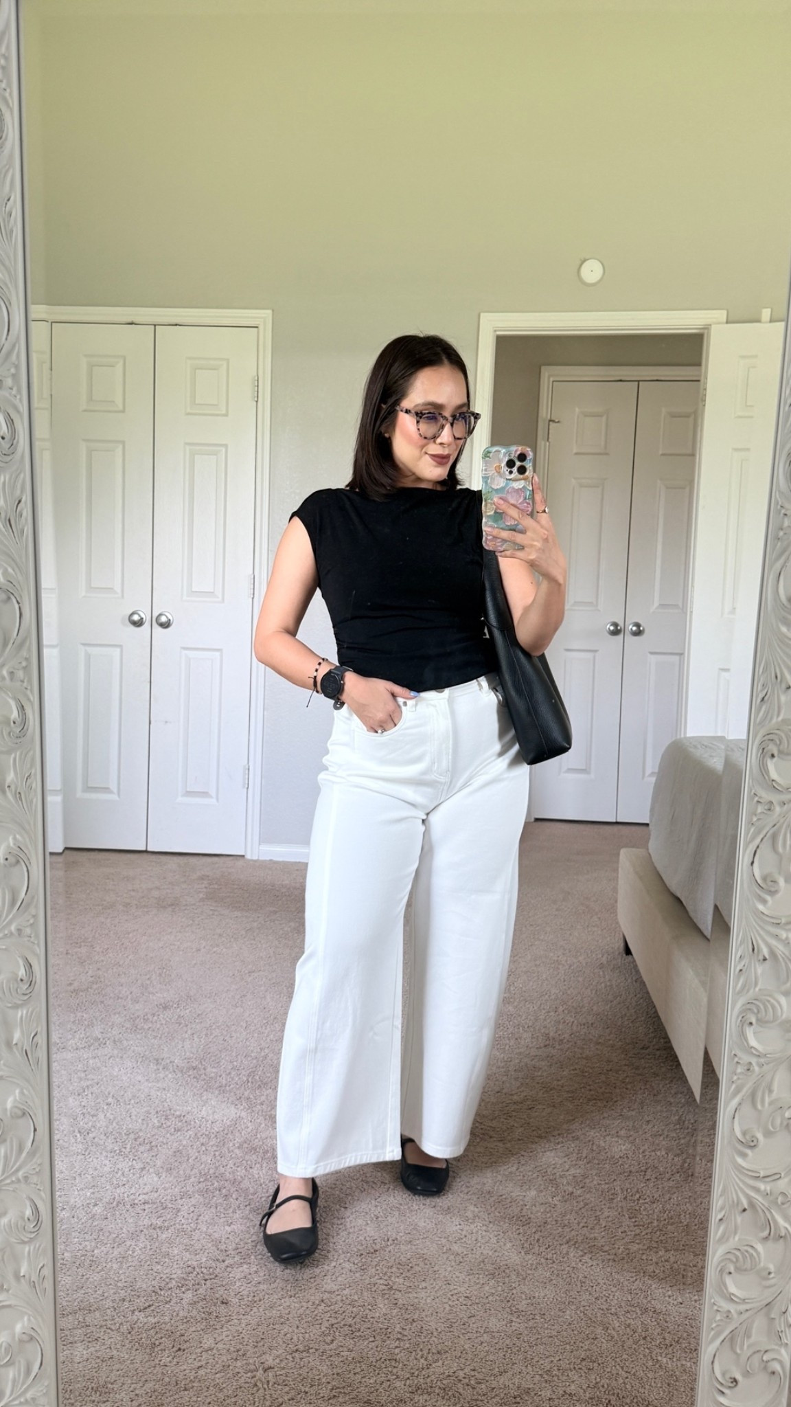 Petite Studio NYC devito black top size small and evil white barrel jeans size medium. 

I’m 5’1” at 145 lbs

#LTKPetite #LTKootd