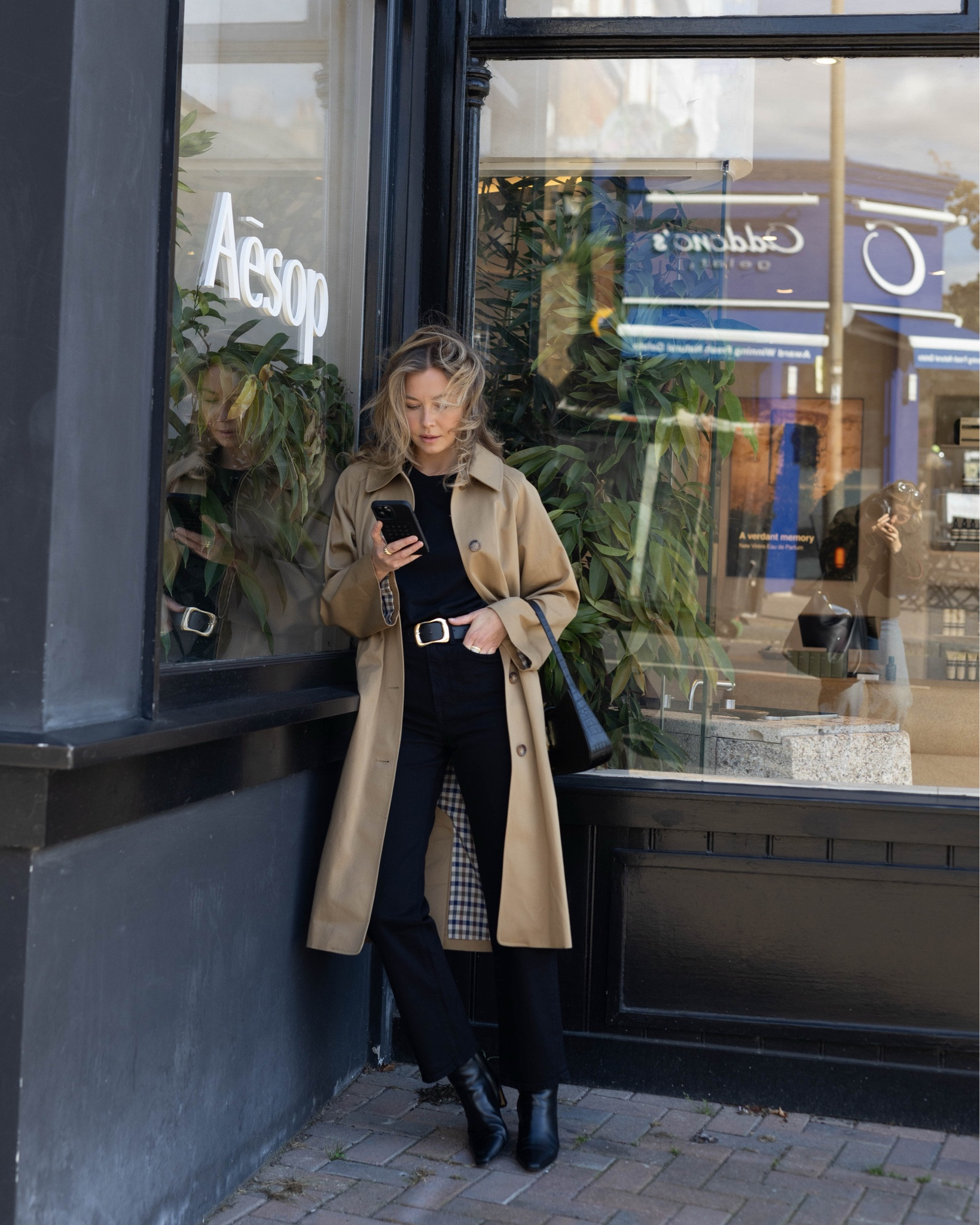Sézane Clyde Trench | Black Levi’s | Fall Outfit Inspiration 

#LTKSeasonal