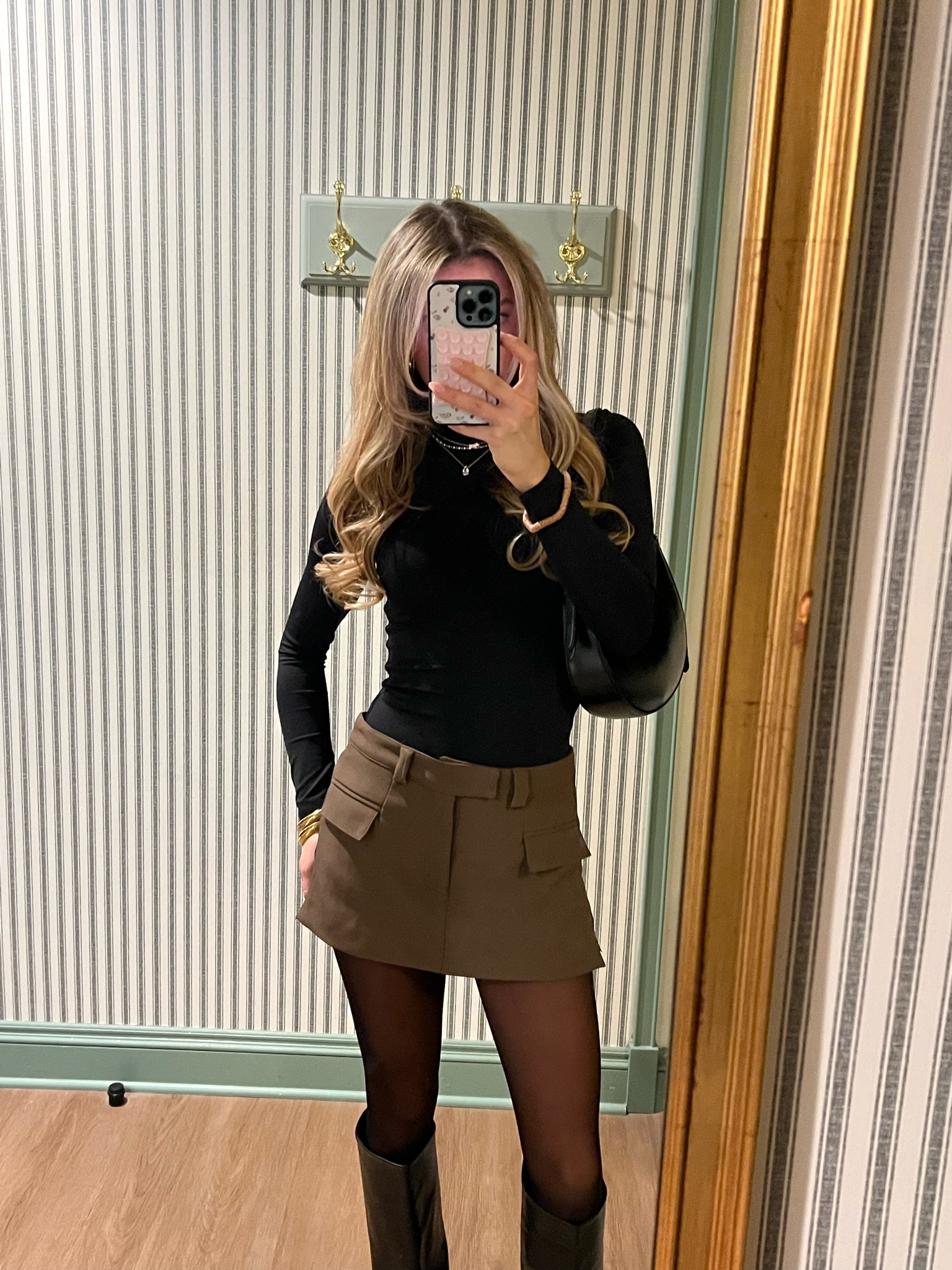 Size small , skirt size small 

#LTKSeasonal #LTKStyleTip #LTKFindsUnder100