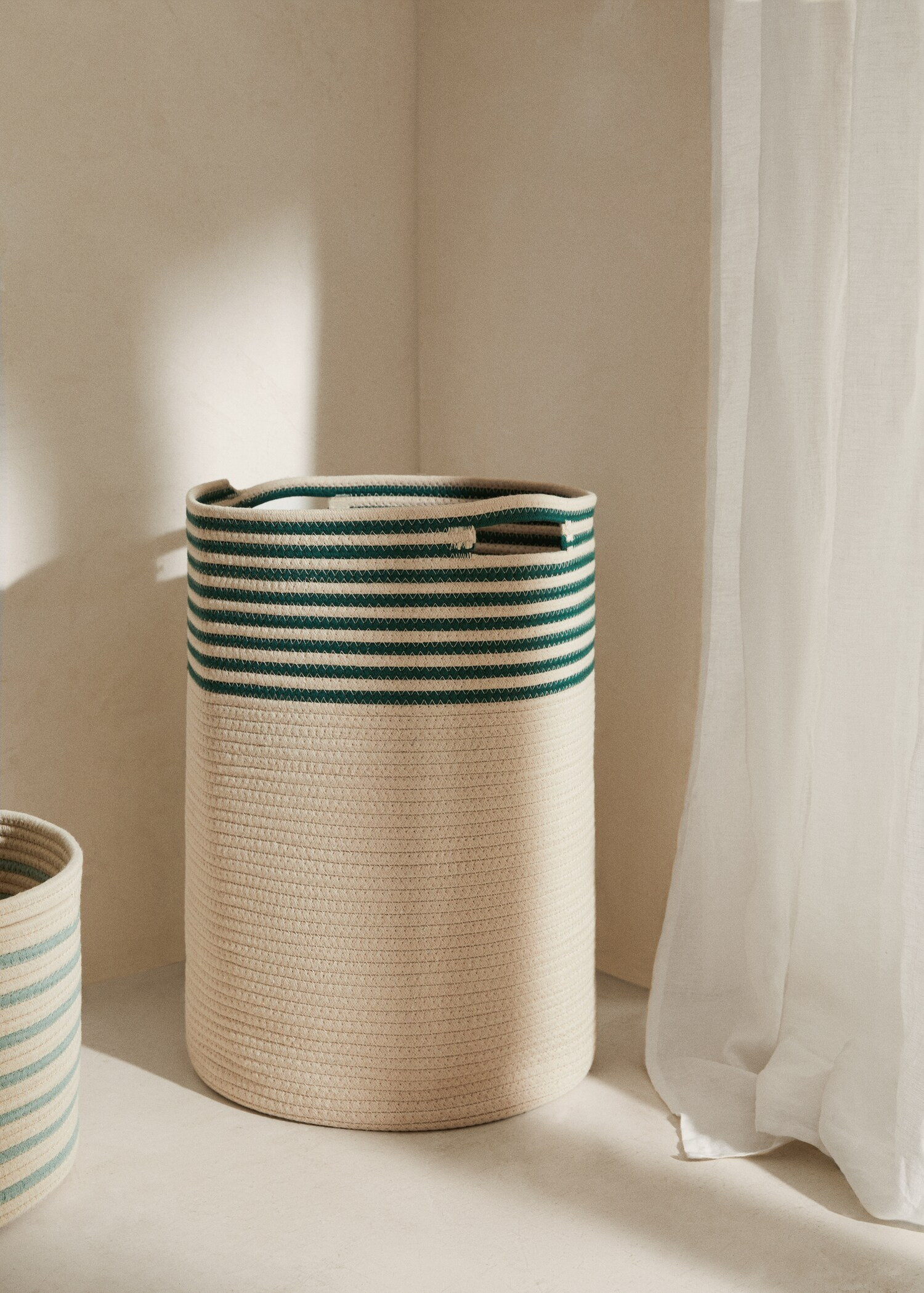 Weißer Korb mit Henkeln - Home | MANGO Deutschland | MANGO (DE)