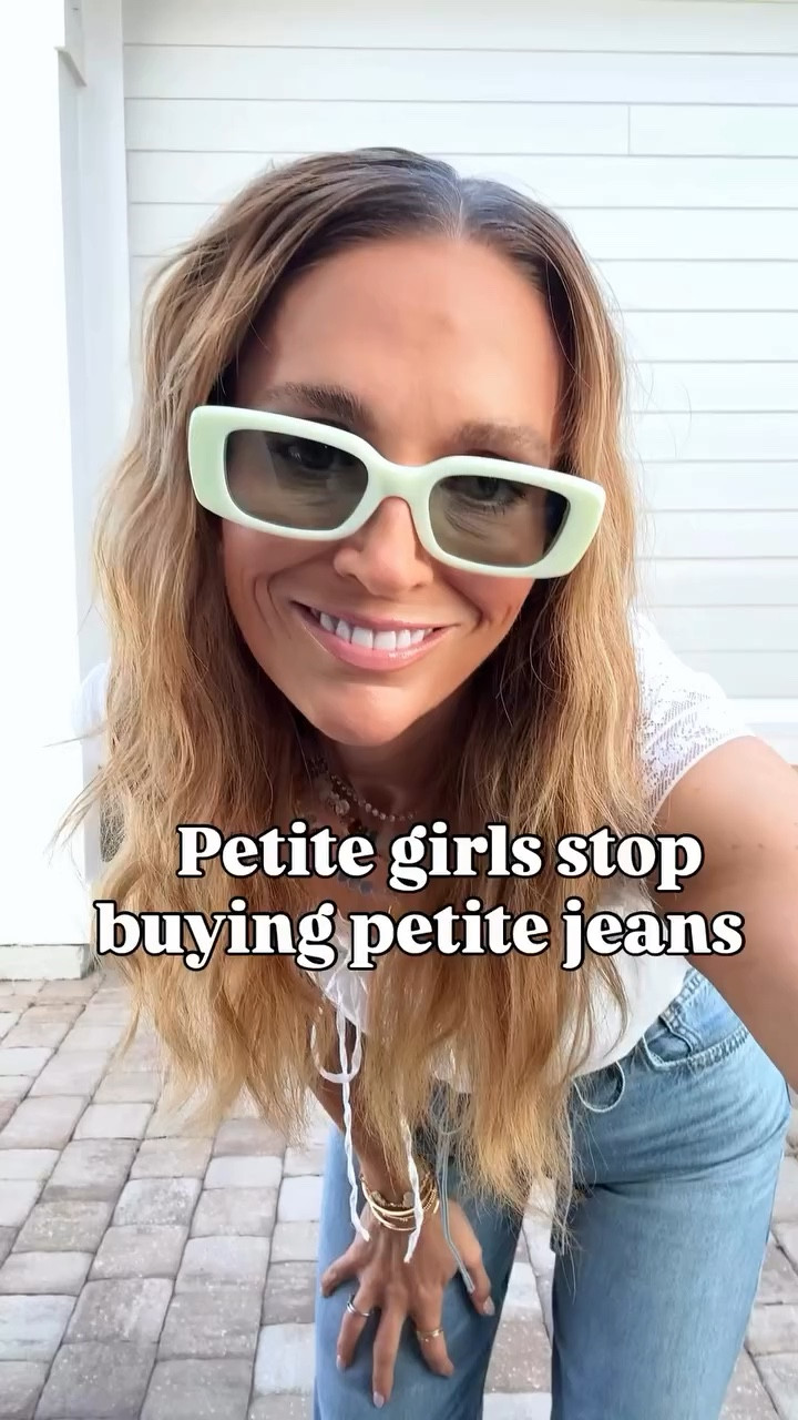 Petite girls, this is the denim loophole 😻 These are short length jeans, not petite jeans, so the rise and overall fit stay the same as the regular pair. Only the length is changed, which means no weird proportions.

The functional cinch waist helps with the back gap, and the lightweight Tencel denim makes them so good for spring, summer, and hot climates.

Honestly, very buy that denim worthy if you’re petite and want wide-leg denim that doesn’t drag. Comment JEANS for the link + sizing.

Wearing Size 24 short

#Petite #petitedenim #petitestyle #springoutfitideas #ltkstyletip