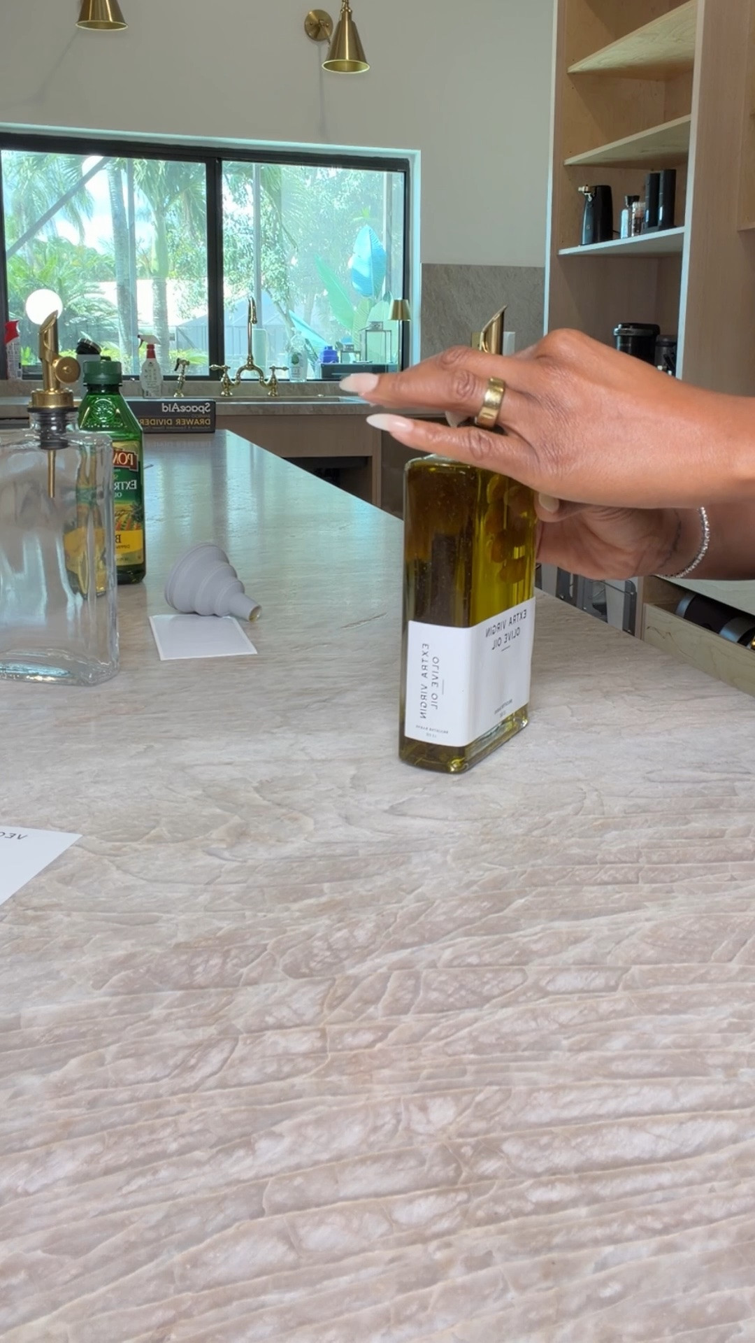 Scroll to shop! ✨ Everything for my organized kitchen is linked below. 👇🏽

Color: Clear/Gold

Desliza para comprar. ✨ Todo para mi cocina organizada está enlazado abajo. 👇🏽

Color: Transparente/Dorado

📲 Download the free LTK app & follow me @kirasfashionfinds to shop all my daily finds

#LTKdayinmylife #LTKHome #LTKvlog