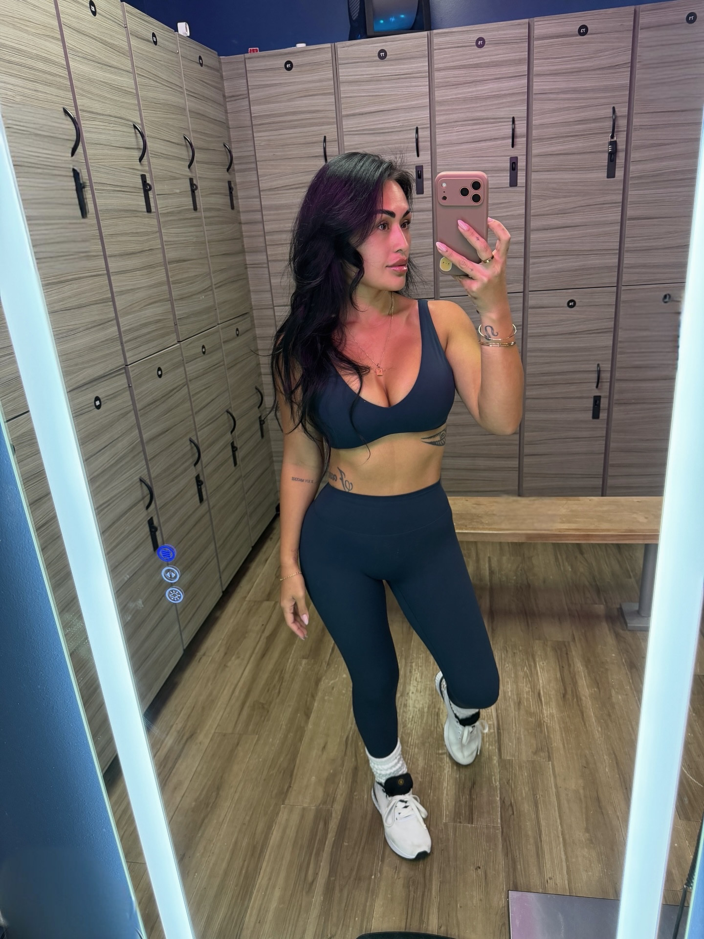 SOFTMOTION™ really is that girl, & yes, it really does fit this good! 🫶🏼🌺 @oneractive 

SOFTMOTION™ Scoop Back Bralette (Oil Blue)
SOFTMOTION™ High Waisted Leggings (Oil Blue)
SOFTMOTION™ High Neck Sports Bra (Dark Umber Brown)
SOFTMOTION™ High Waisted 6” Shorts (Dark Umber Brown)

@krissycela @scarlettowens_ 
#oneractive #fitmom #gymfit #ootd #fitspo