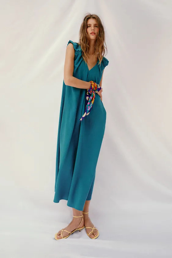 Full-cut dress with V-neckline in front and back. Sleeveless with gathers. Hidden in-seam side po... | Zara US
