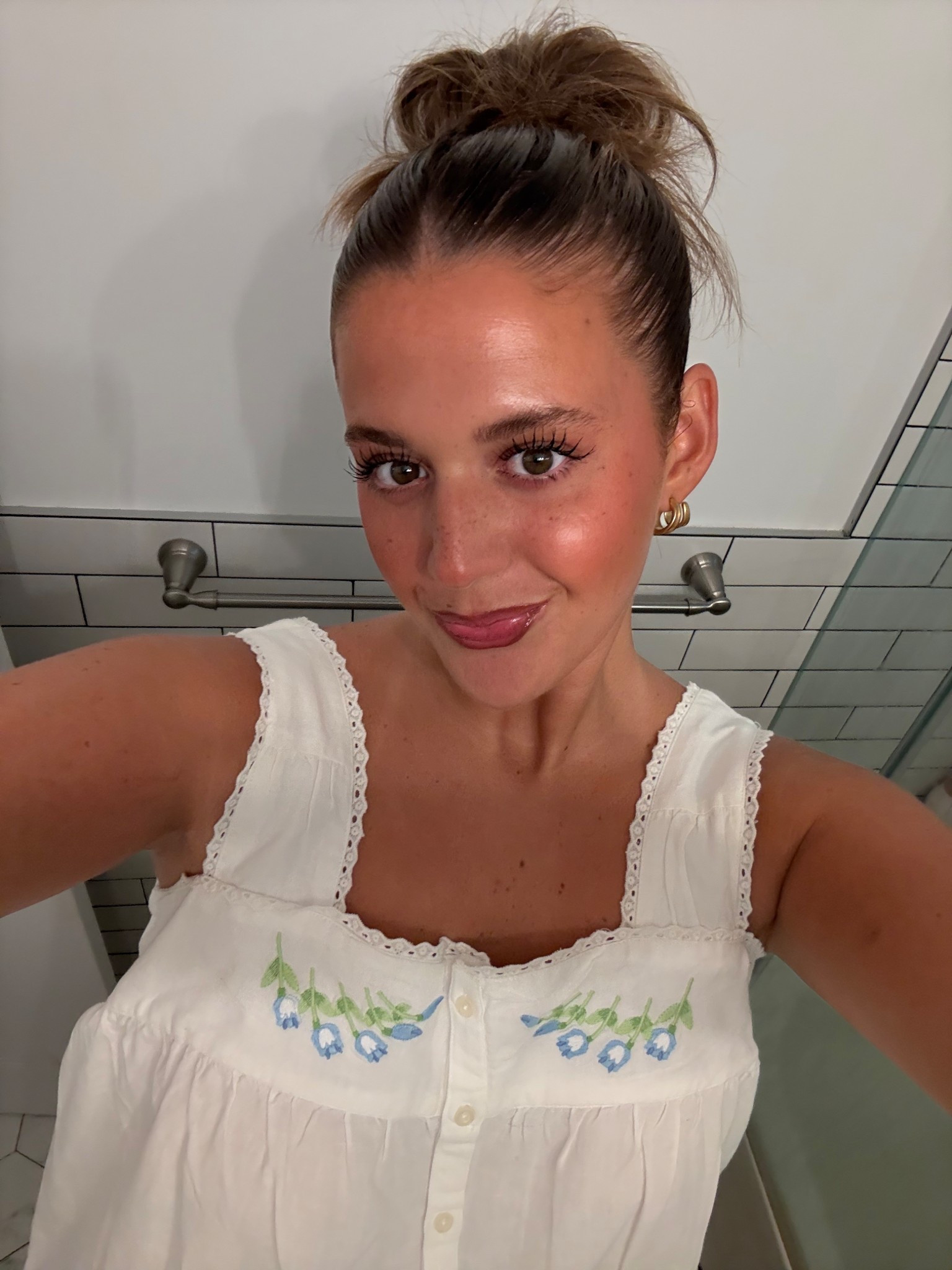 This dress - yes ! And lip combo I’m linking :)