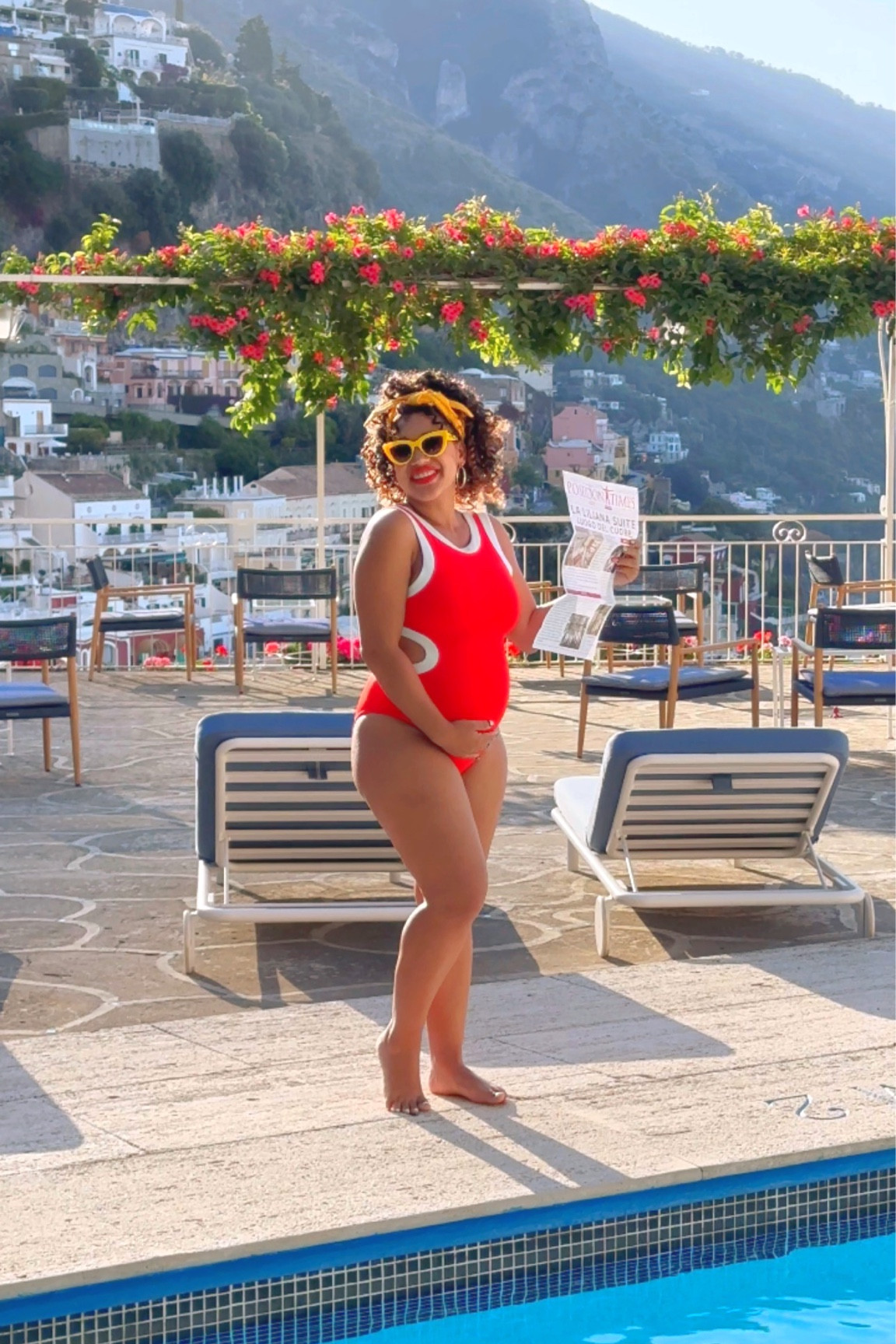 How cute is this cut out suit ? I wear size medium. It’s non maternity 