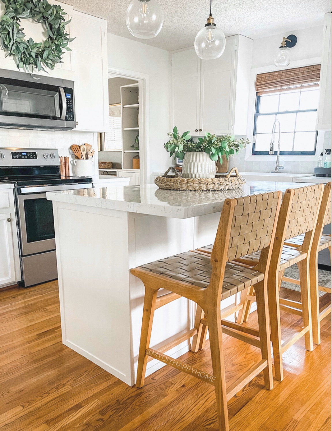 Amazon kitchen finds : PART 2.
•expandable colander 
•spoon rest with lid holder 
•battery powered can opener 

#LTKhome #LTKunder50 #LTKFind