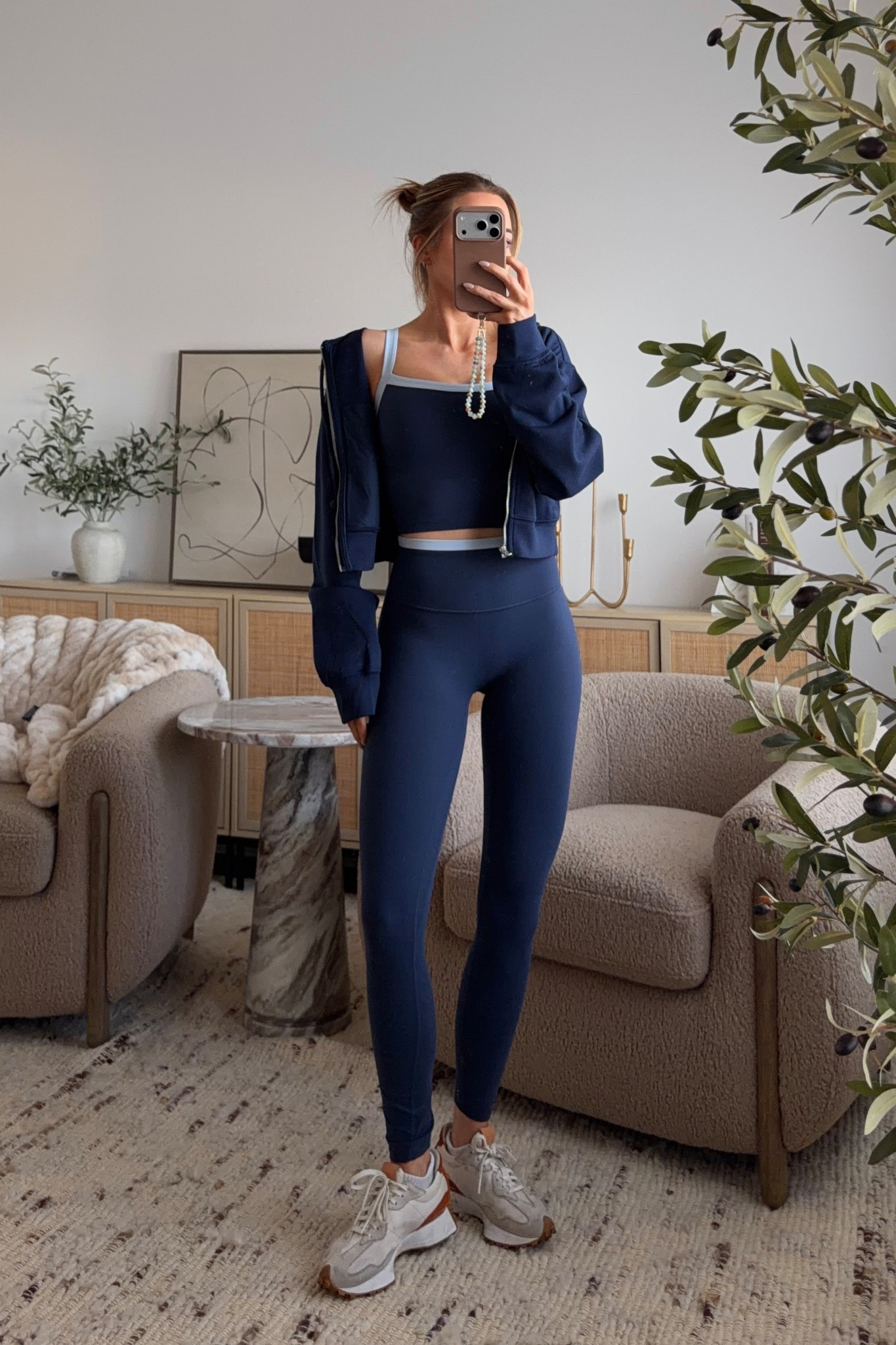 the navy + baby blue combo on this one is perfect 😍 code: CYBERAF // tops: xs // leggings: xs regular (5’3)