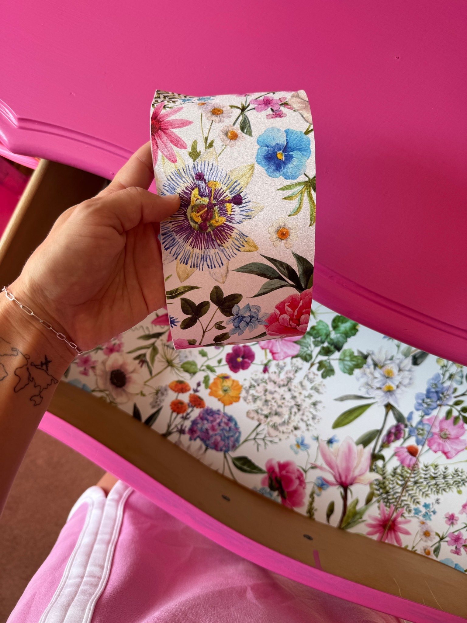 Used peel & stick wallpaper to line the drawers of my newly painted dresser. Floral. Drawer liner. Accents. Closet. Home DIY. Amazon finds

#LTKHome