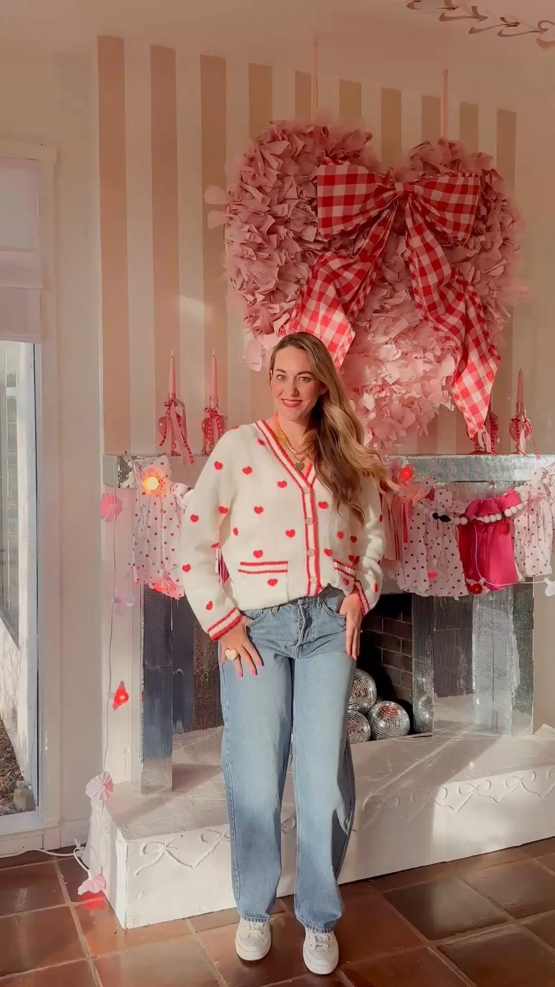 Heart pocket jeans + Valentine vibes = love at first fit 💗👖✨

Heart sweater @wildflowerbeautyboutique ❤️

#LTKValentine #LTKmomlife #LTKSeasonal