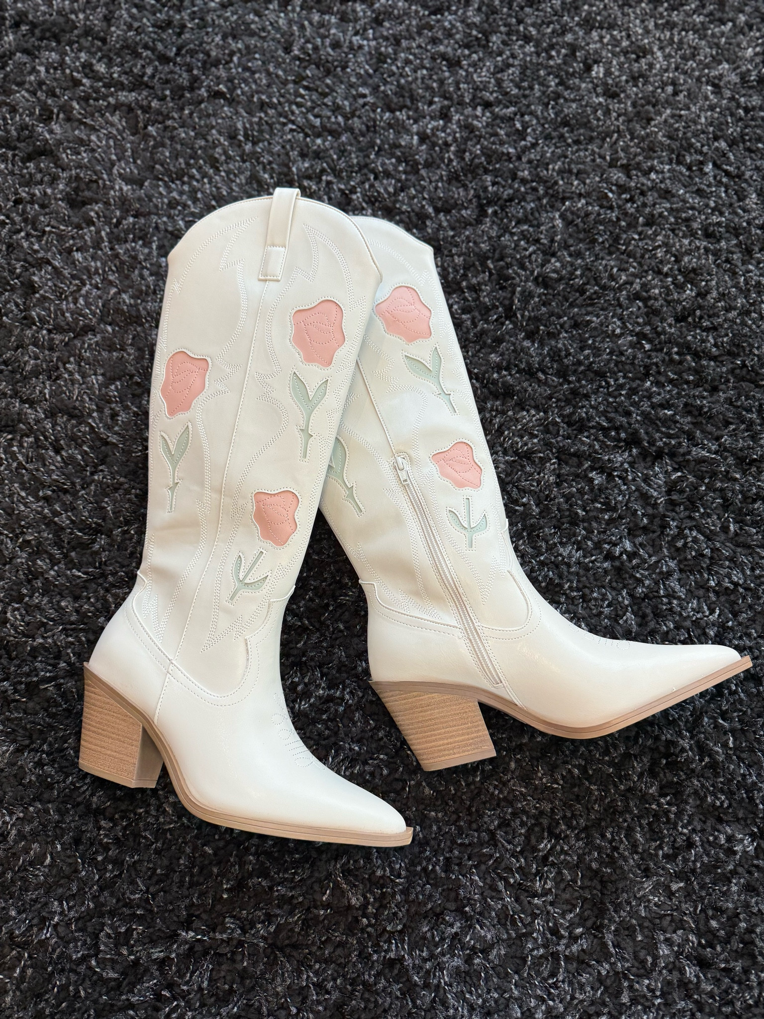 These boots are so cute!
Wearing size 8.5 - true to size


#LTKShoeCrush #LTKItBag #LTKFindsUnder100