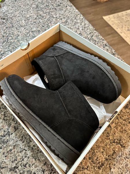 UNDER $20 ON SALE! ✨🎁

I found the cutest pair of mini boots on sale for under $20 right now from Kohl’s! These are so cute and comfy and come in 5 different colors.

#miniboots #uggminis #uggboots ugg minis, ugg lookalike, ugg lookalikes, black boots, black mini boots, ugg classic mini, ugg mini, Christmas gift for her, Christmas gifts for mom, Christmas gift ideas for mom, ugg mini booties, winter boots, winter shoes, black ankle boots

#LTKSeasonal #LTKGiftGuide #LTKHoliday