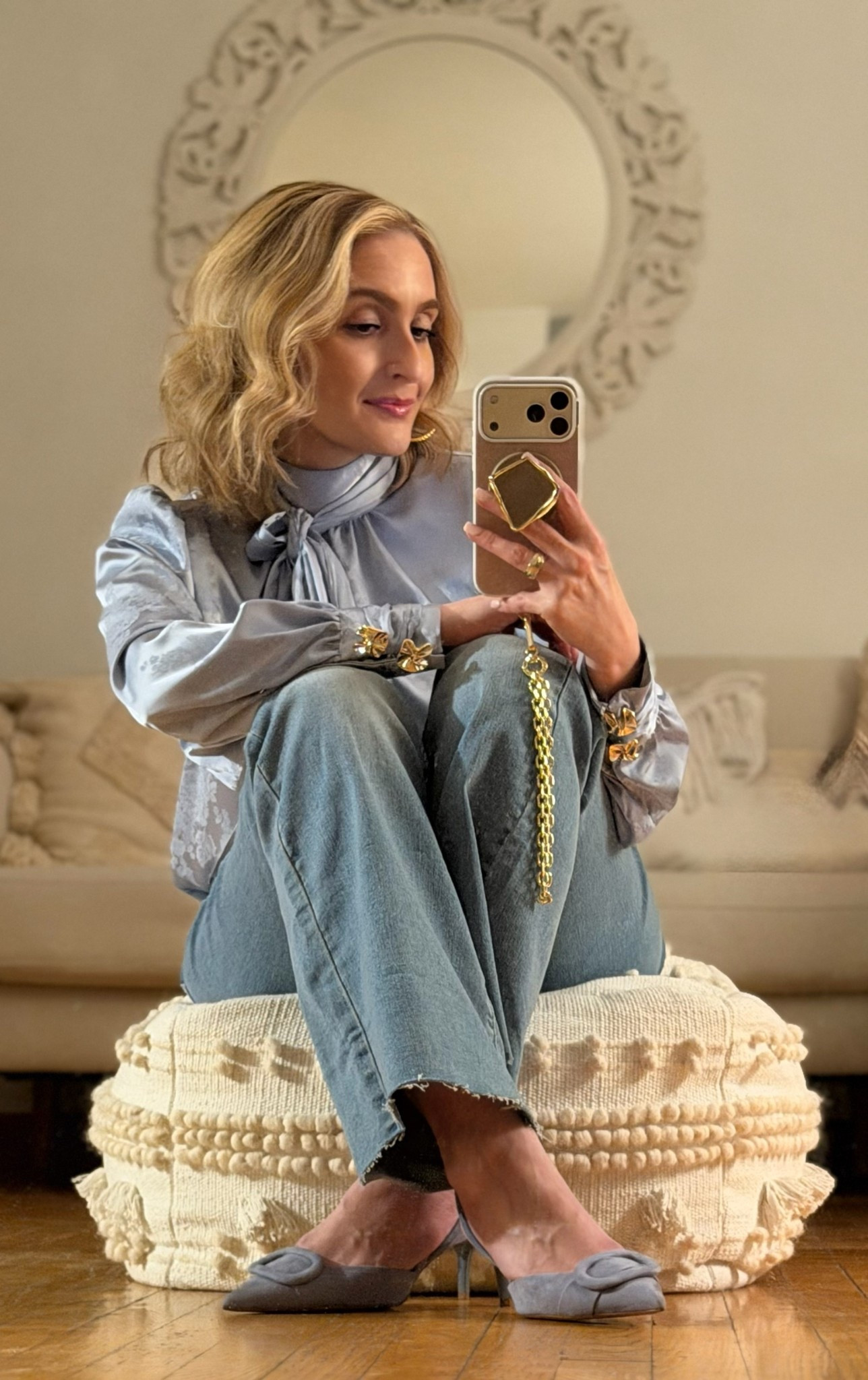 🩵
Jeans - Levi’s standard 26 
iPhone 17 pro max & PopSocket - exact iphone & iPhone accessories are linked 

#LTKdayinmylife #LTKValentine #LTKootd