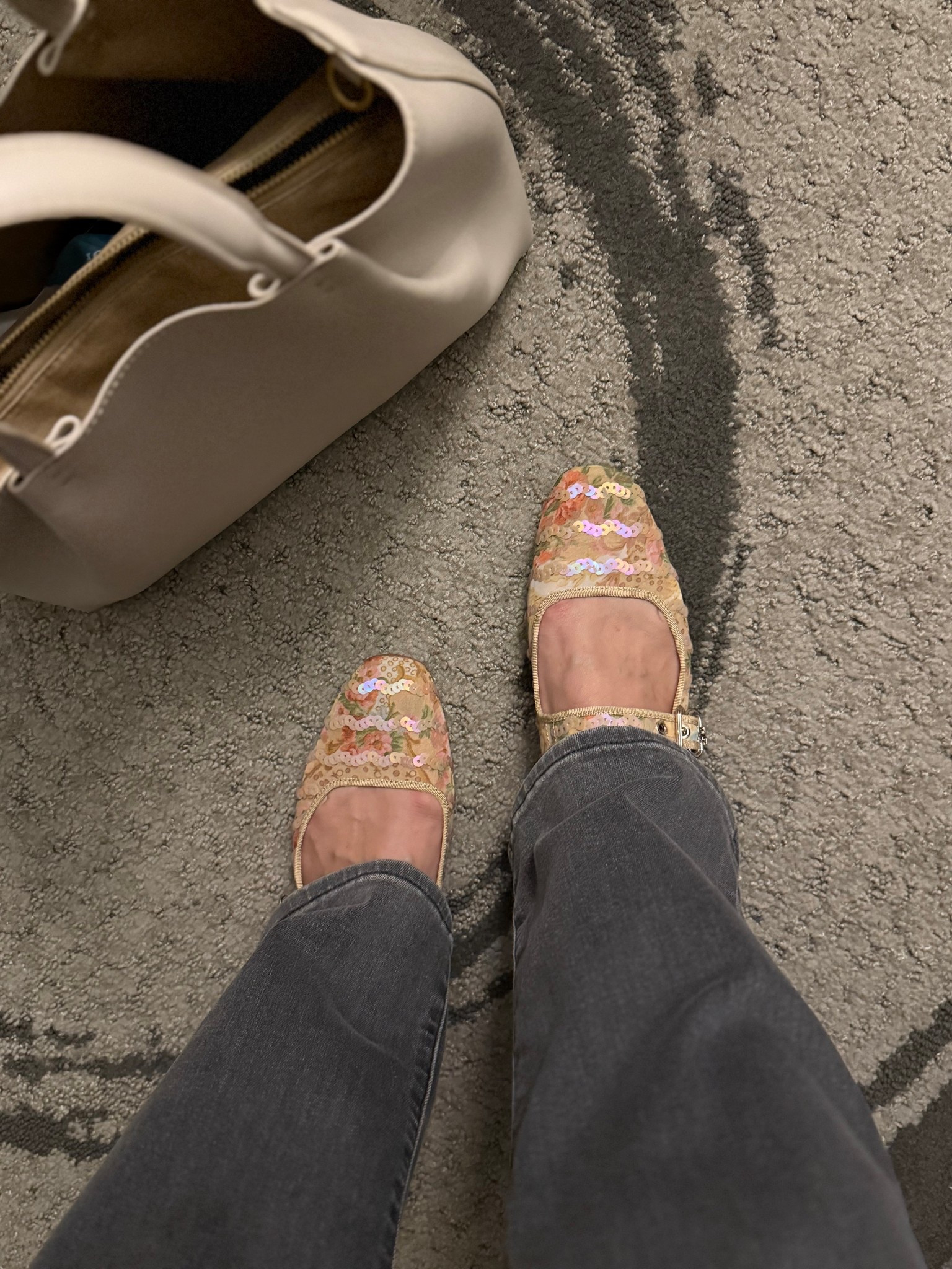 I can’t get enough of these cute mary janes! 




neutral floral with a touch of sequins | girly flats | Sam Edelman | Michaela jelly flats | style with jeans, shorts, dresses | spring shoes | summer flats 




#LTKootd #LTKmomlife #LTKFestival