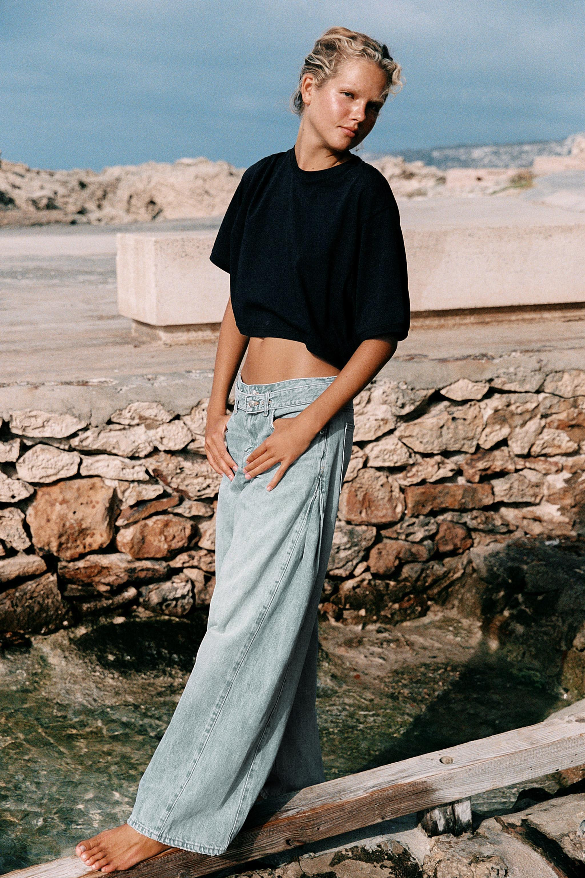 Model height: 181 cmOVERSIZE - ROUND NECK - CROP - SHORT SLEEVET-shirt made from 100% cotton. Fea... | Zara UK