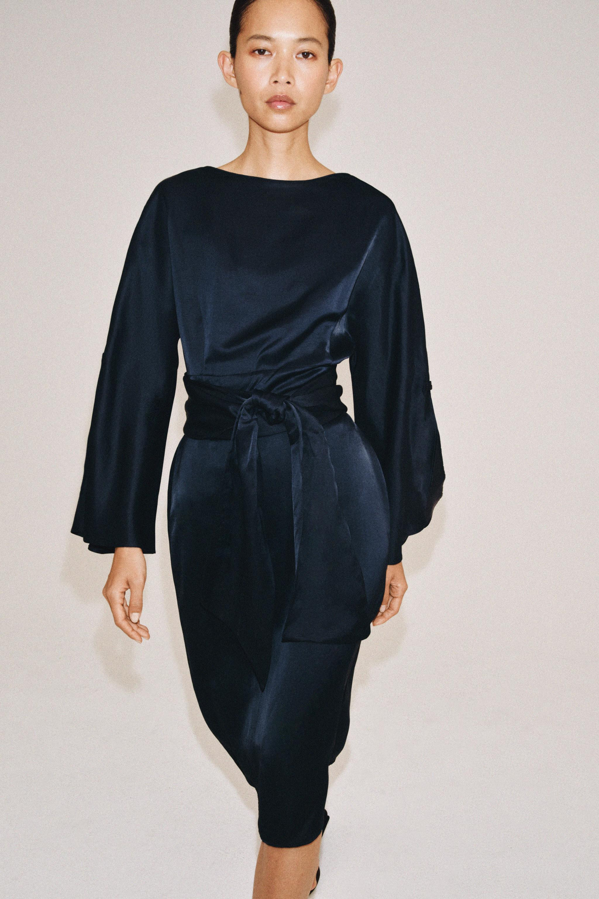 ZARA WOMAN COLLECTIONMidi dress made from a viscose blend and 30% linen yarn. Boat neck and long ... | Zara US