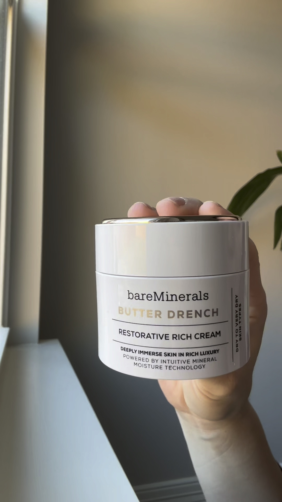 The best moisturizer for dry skin! 

#LTKVideo #LTKbeauty #LTKover40