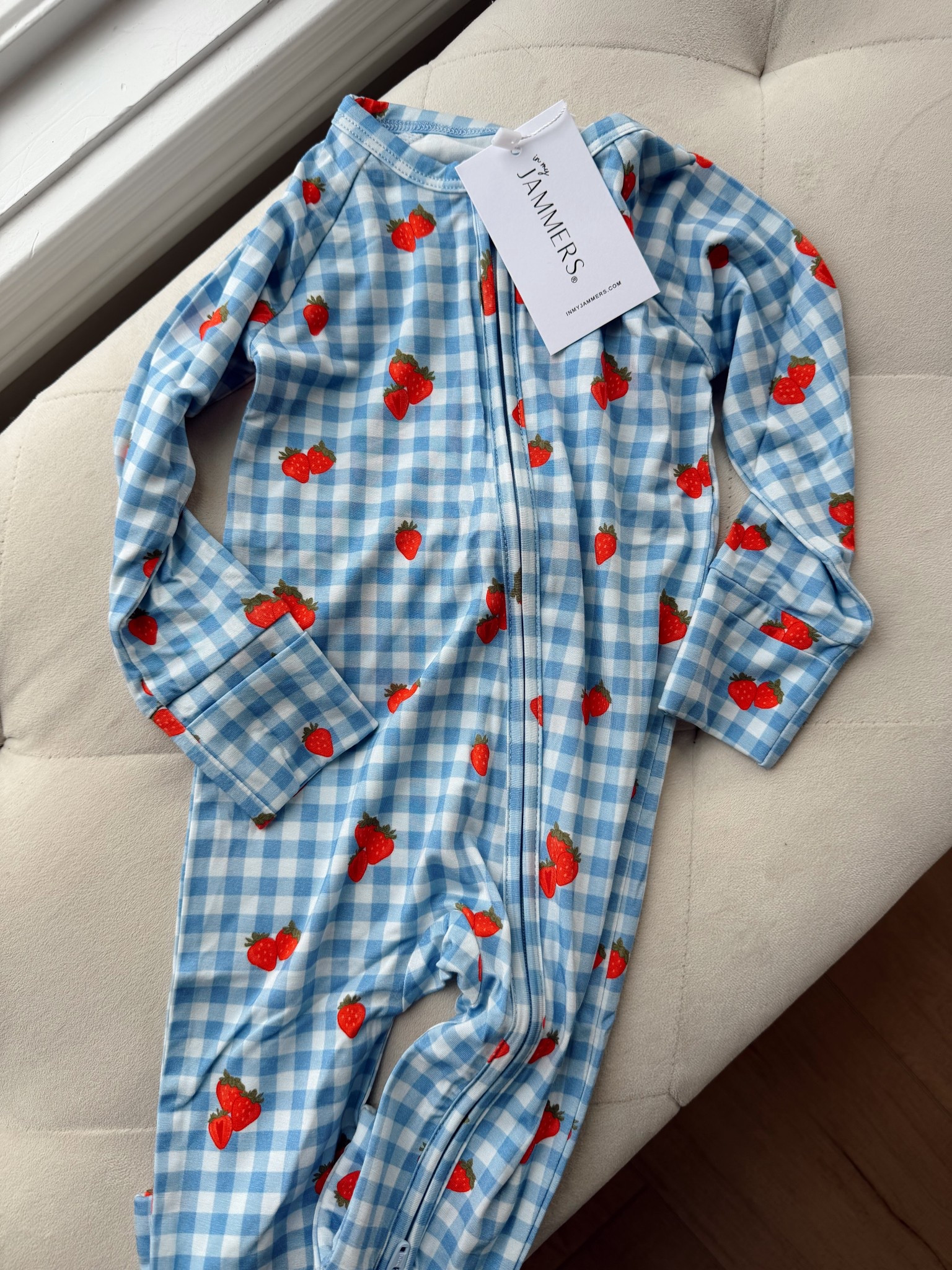 Cutest print for spring!! 🍓