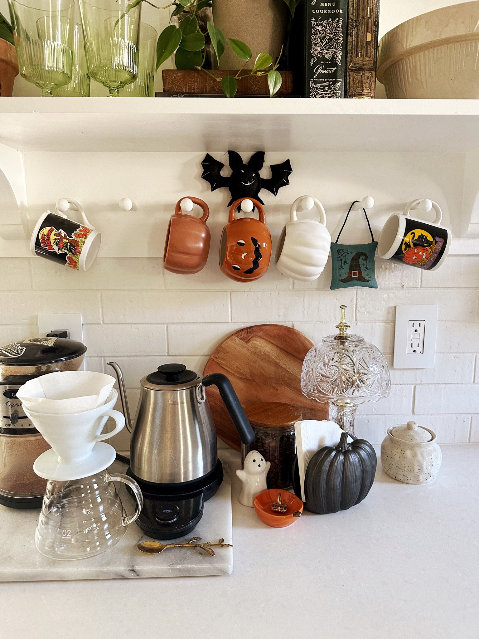 Fall coffee bar ☕️🦇🎃👻

#halloween #coffee #kitchen 

#LTKSeasonal #LTKHalloween