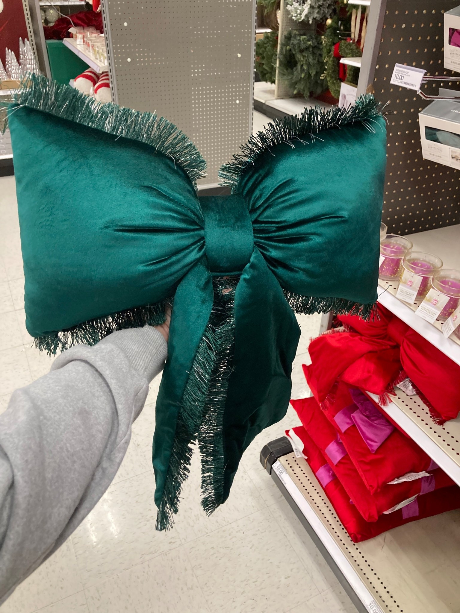 Omg I am dying over this bow pillow..

#LTKSeasonal #LTKHoliday #LTKHome