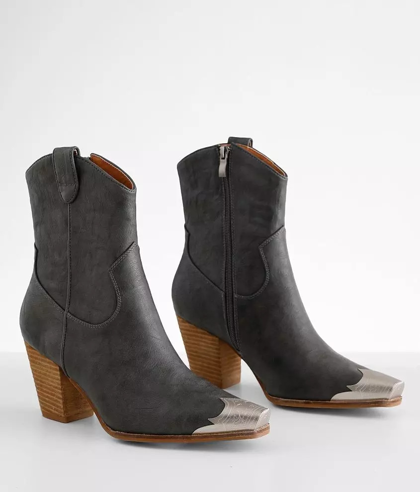Dakota Western Ankle Boot | Buckle