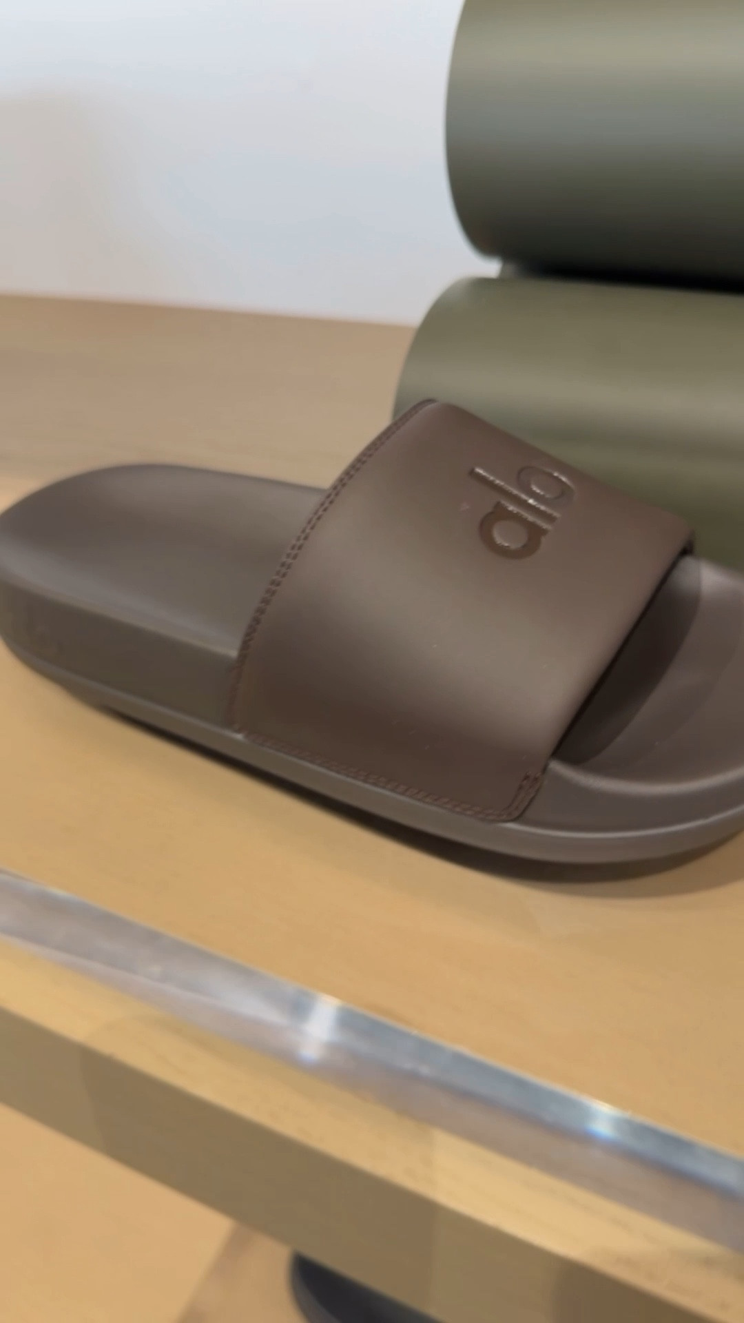 These Alo slides are so cute! Sandals, shoes, flats, beach, pool, brown.

#LTKSeasonal #LTKSwim #LTKTravel