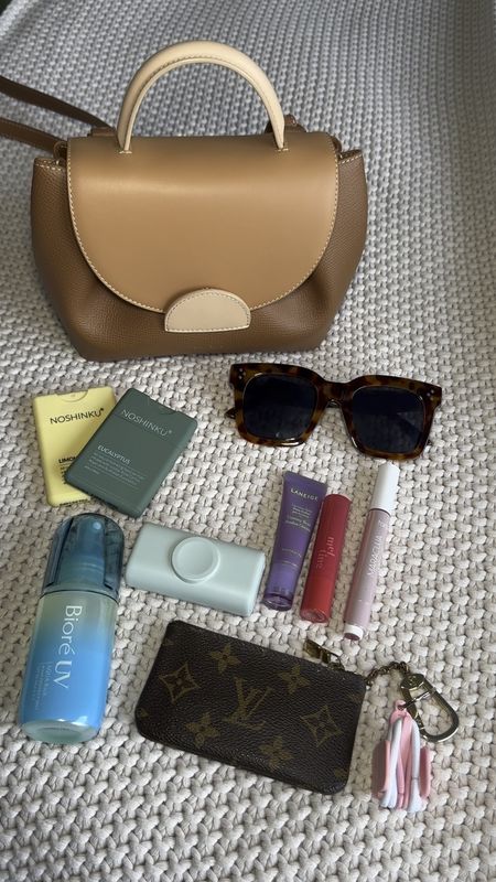 What’s in my purse, bag essentials, beauty faves 

#LTKbeauty #LTKitbag #LTKfindsunder50