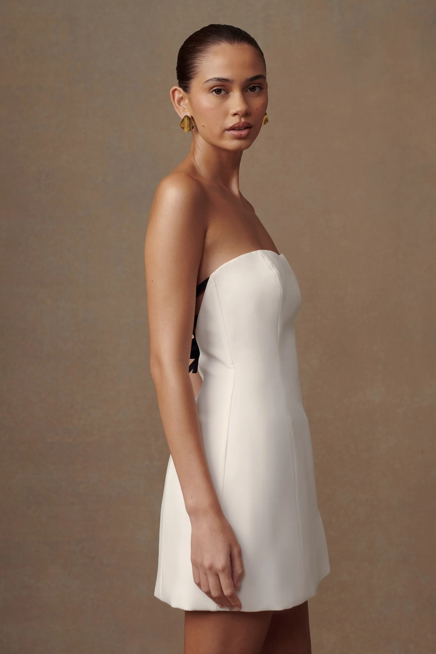 Neeka Strapless Bow Back Mini Dress - White | MESHKI US