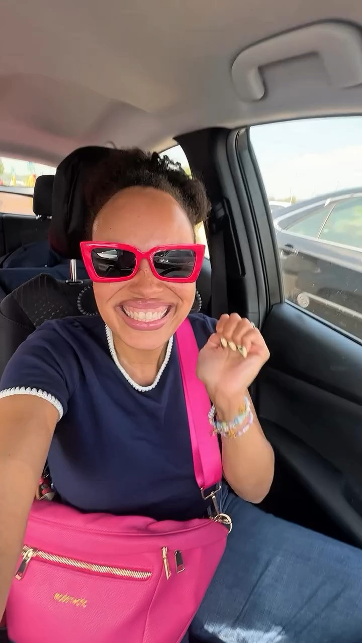 My millennial heart is so incredibly happy & I couldn’t be more excited and ready for the concert on Sunday at @creditunion1amp 🥳 💖🎶

Any @hilaryduff girlies going to the concert?! And if so, do you have your outfit together? We need to come correct!🥰😂

I’ll link the tee too! 🥰 @target 

#jessicasbeautyblog_ #hilaryduffoutfits #hilaryduff #chicagoconcerts #targetfind